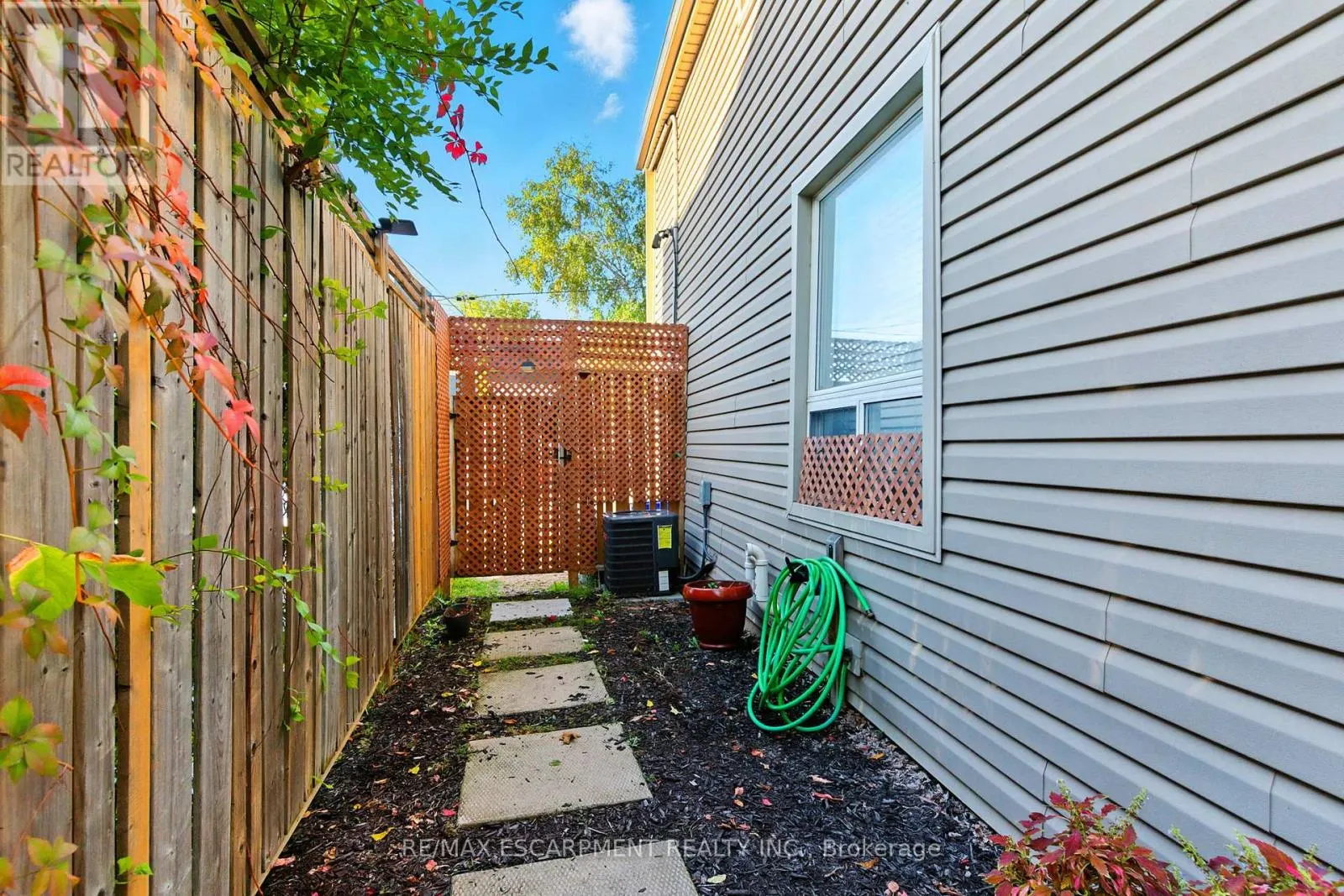 346 HUNTER STREET W