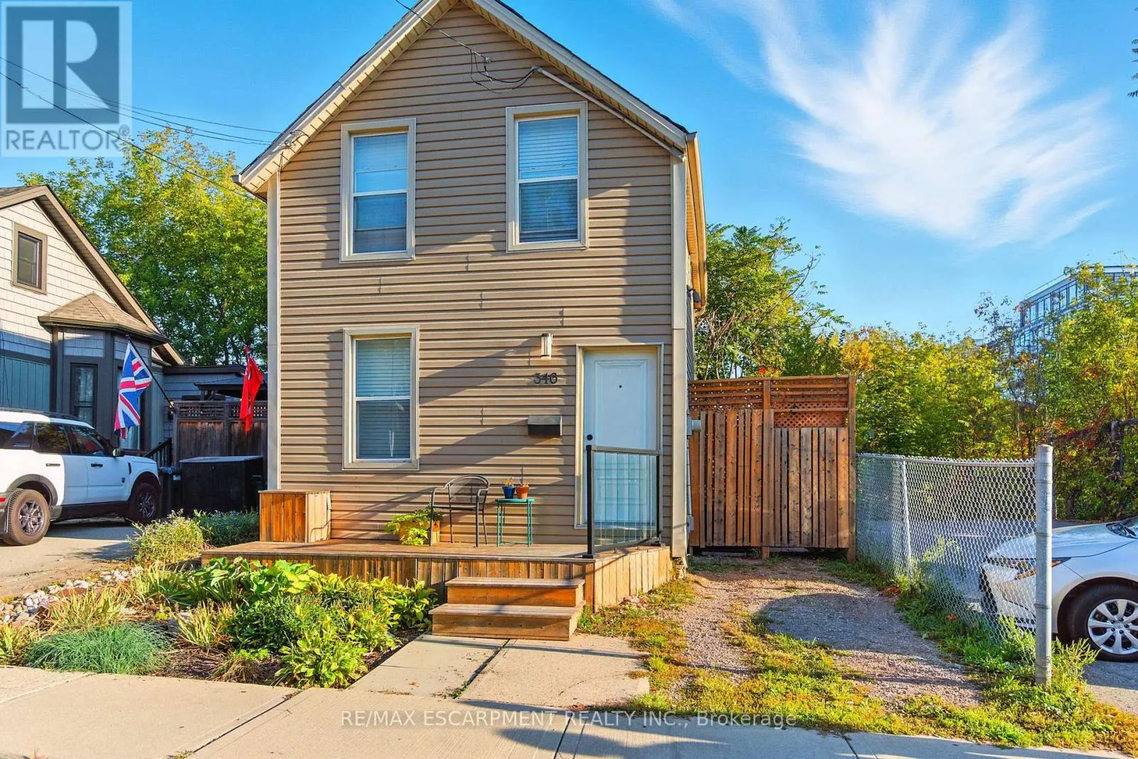 346 HUNTER STREET W