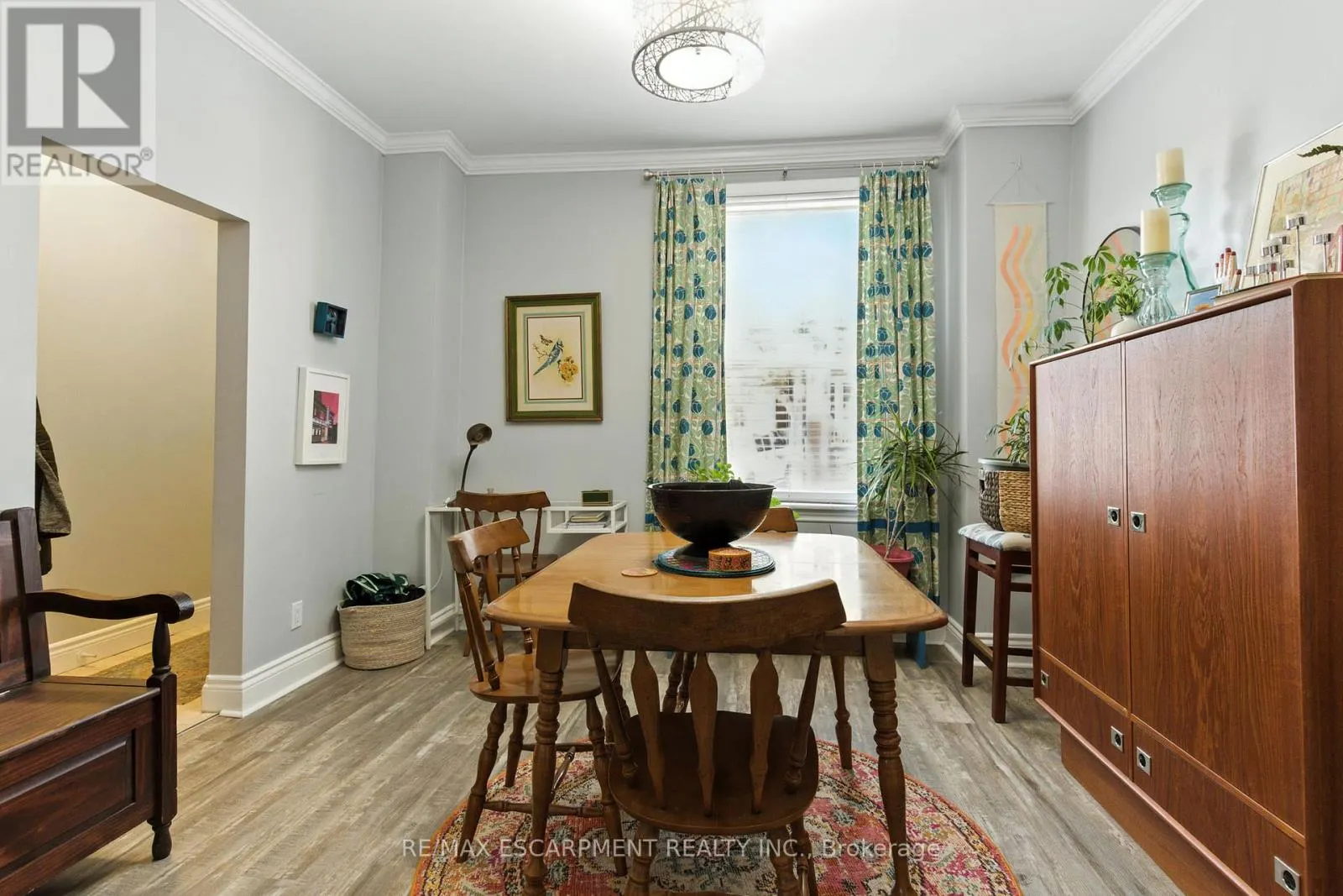 346 HUNTER STREET W