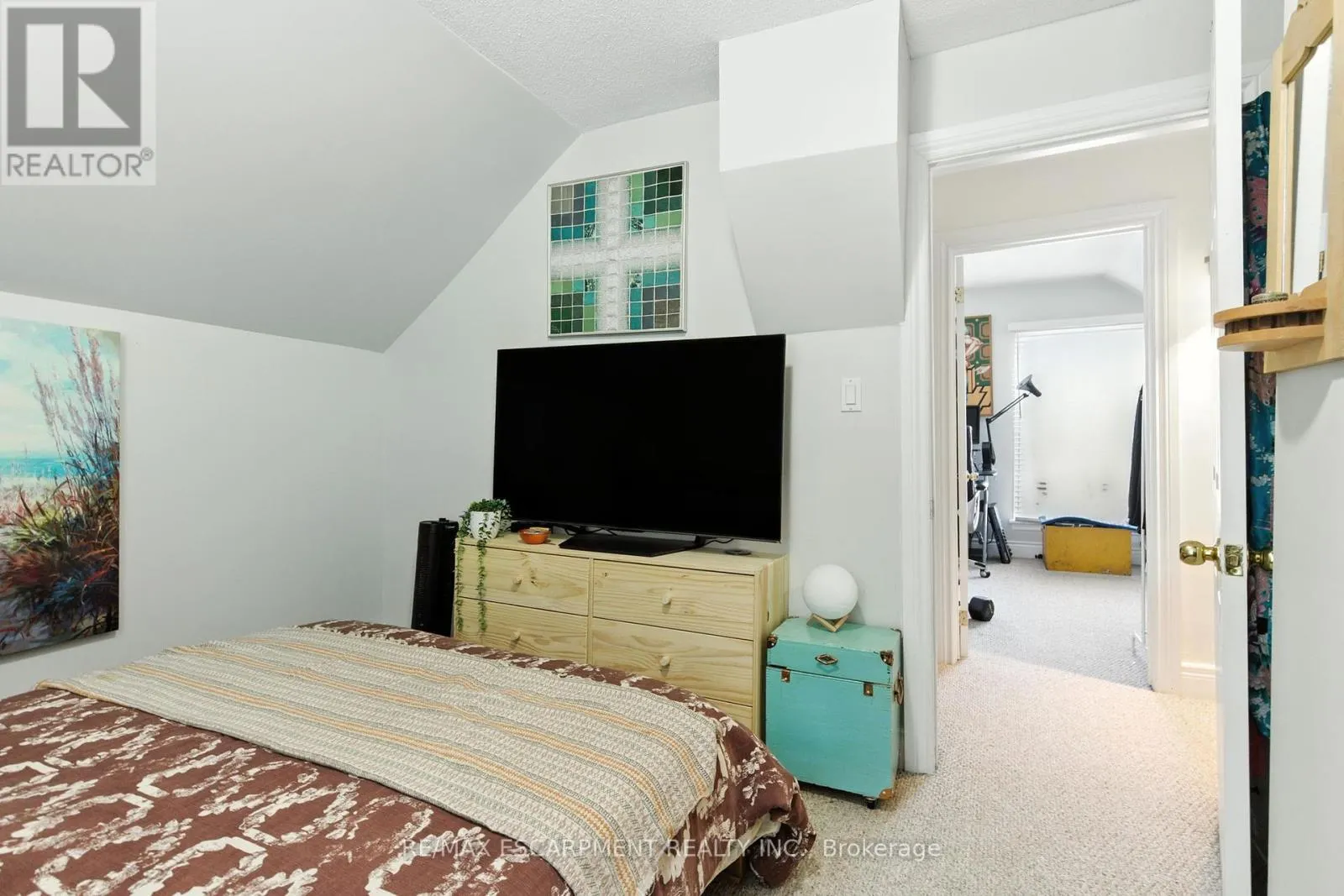 346 HUNTER STREET W