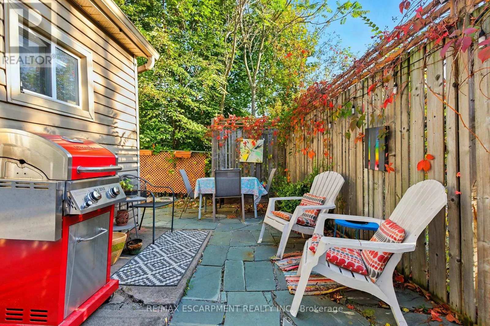 346 HUNTER STREET W