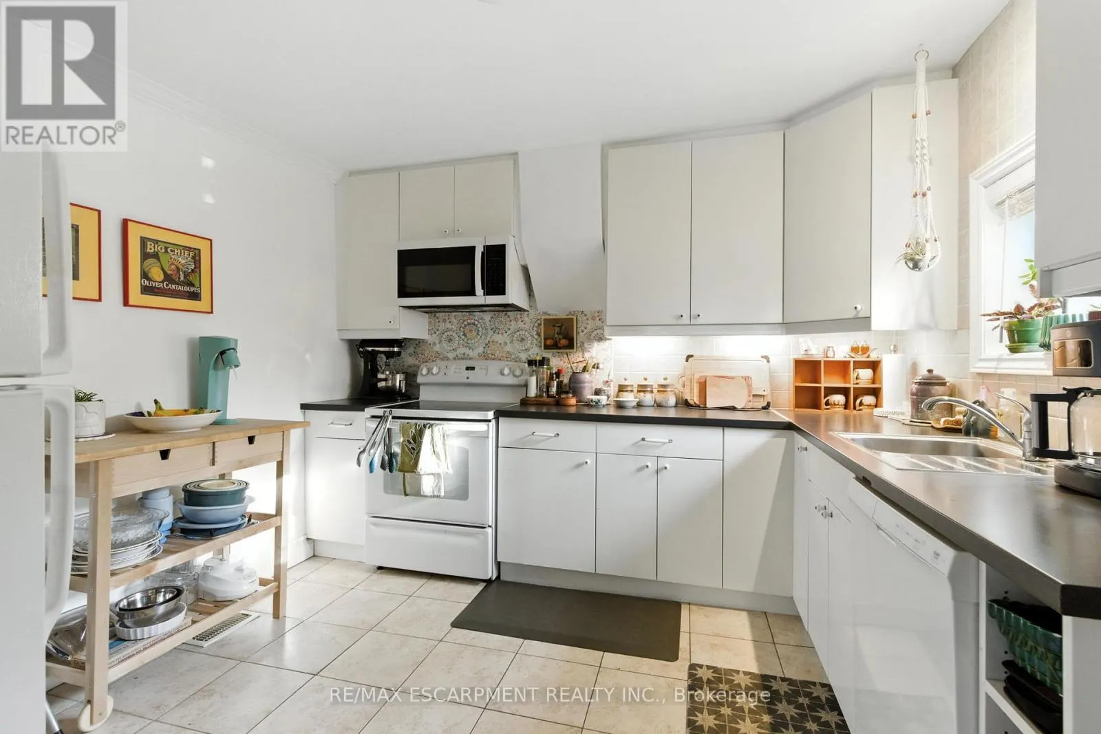 346 HUNTER STREET W