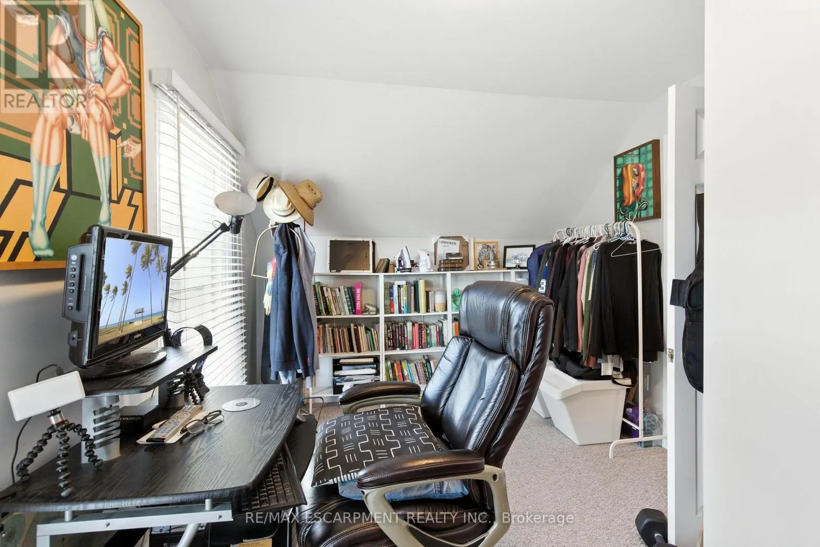 346 HUNTER STREET W