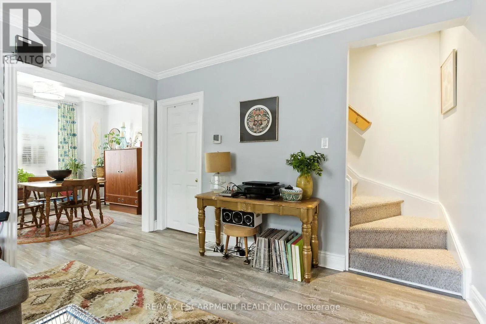 346 HUNTER STREET W