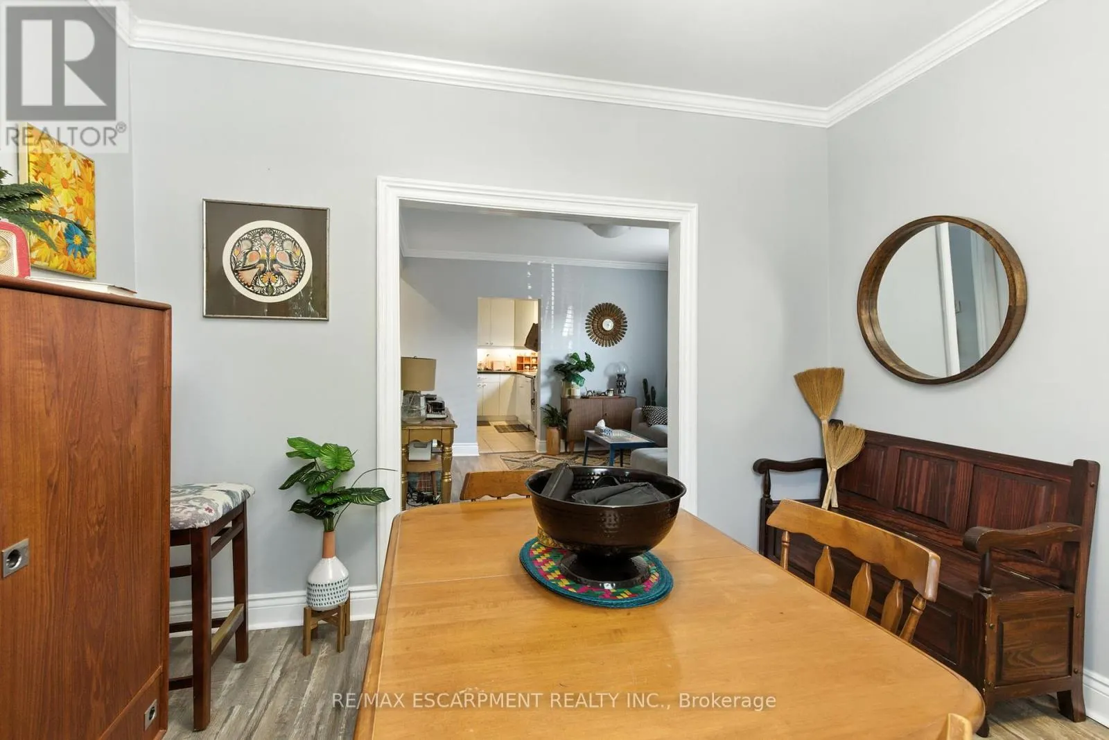 346 HUNTER STREET W