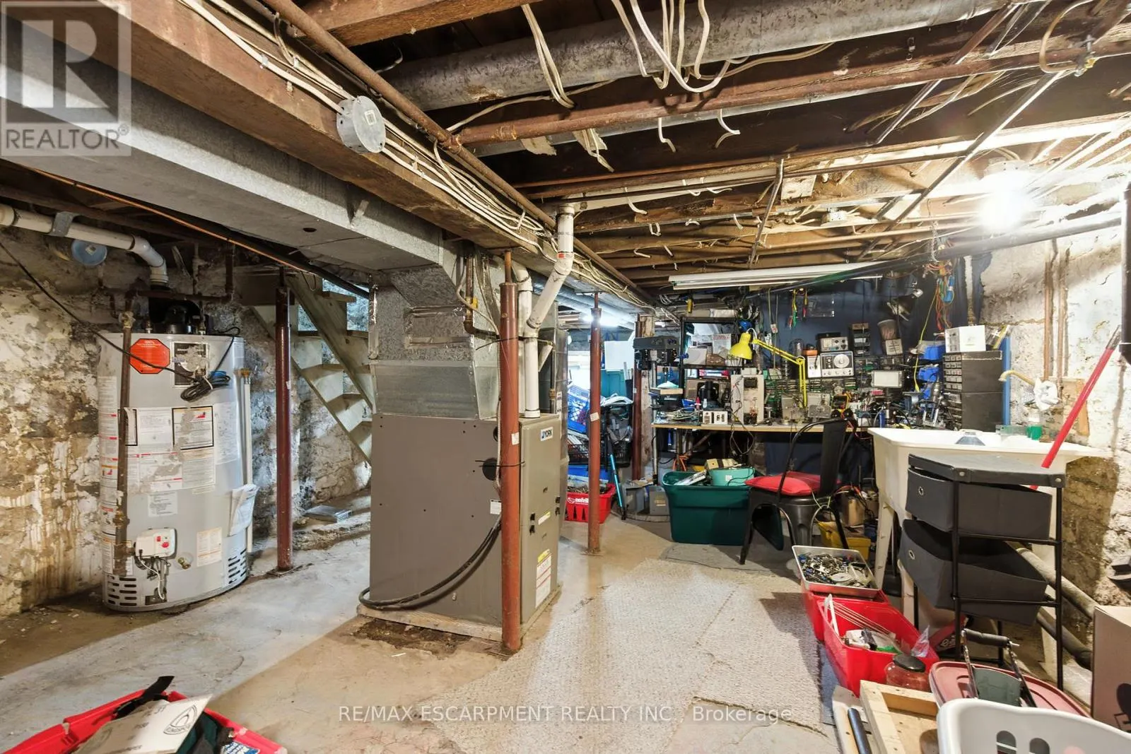346 HUNTER STREET W