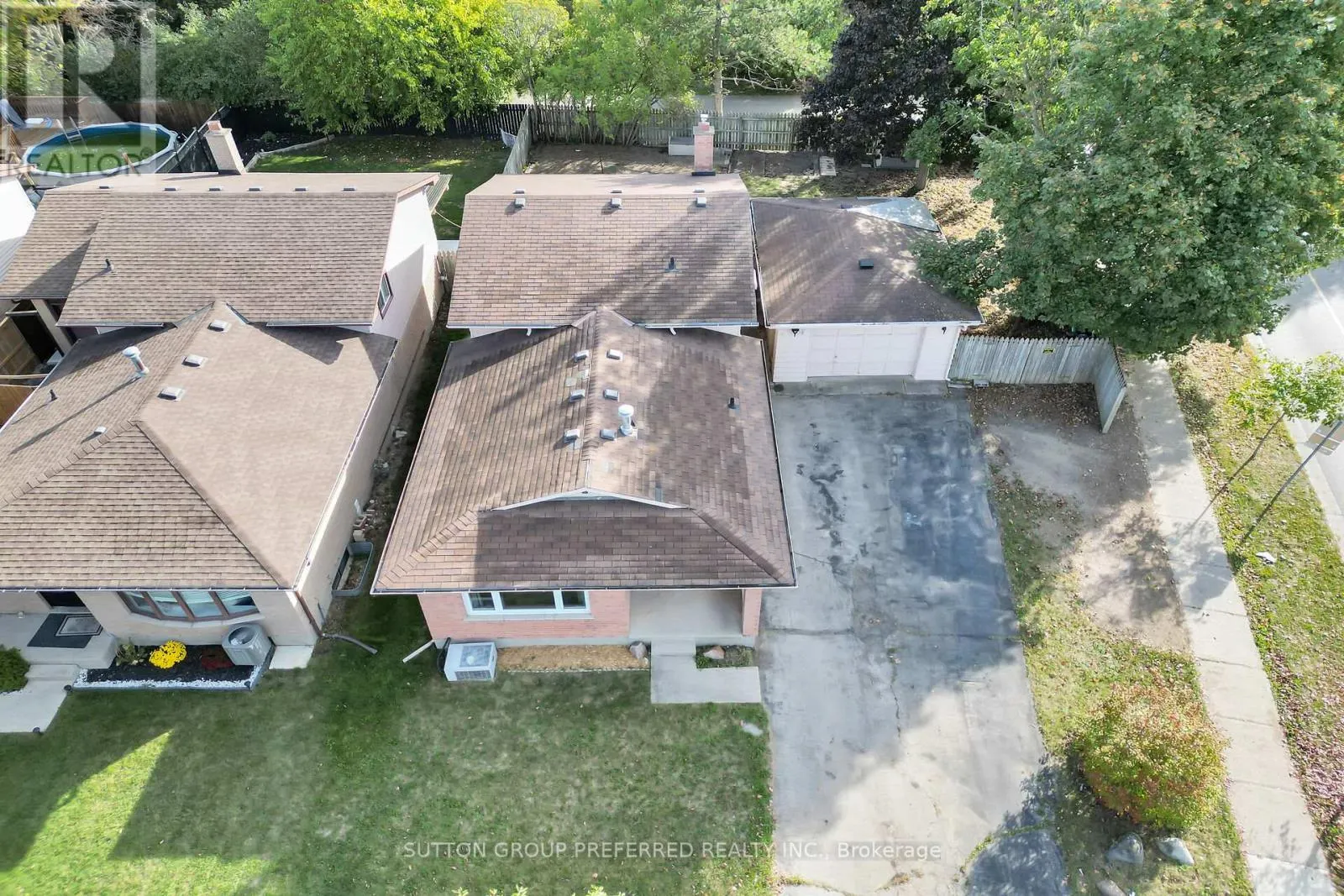 4 CORINTH COURT