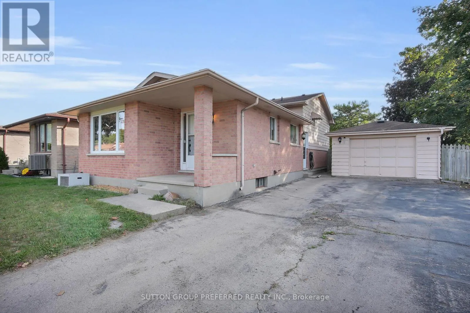 4 CORINTH COURT
