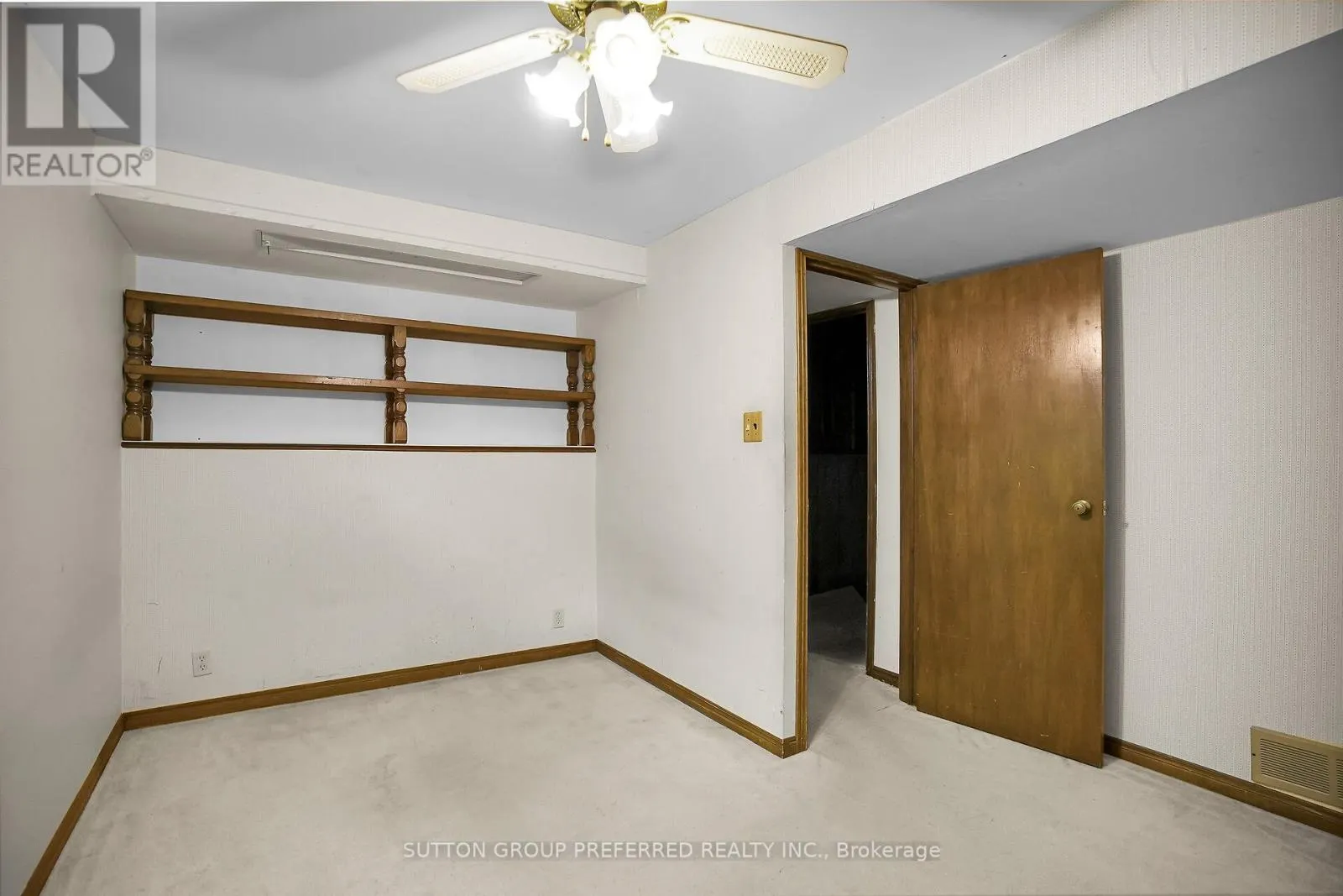 4 CORINTH COURT