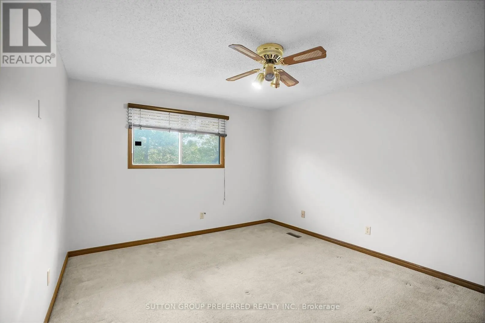 4 CORINTH COURT