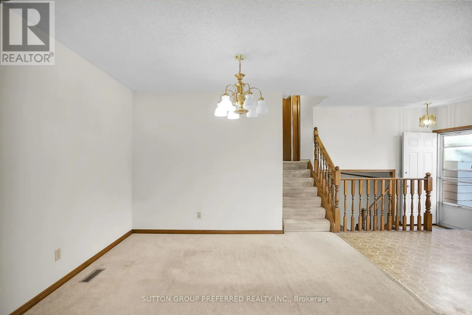 4 CORINTH COURT