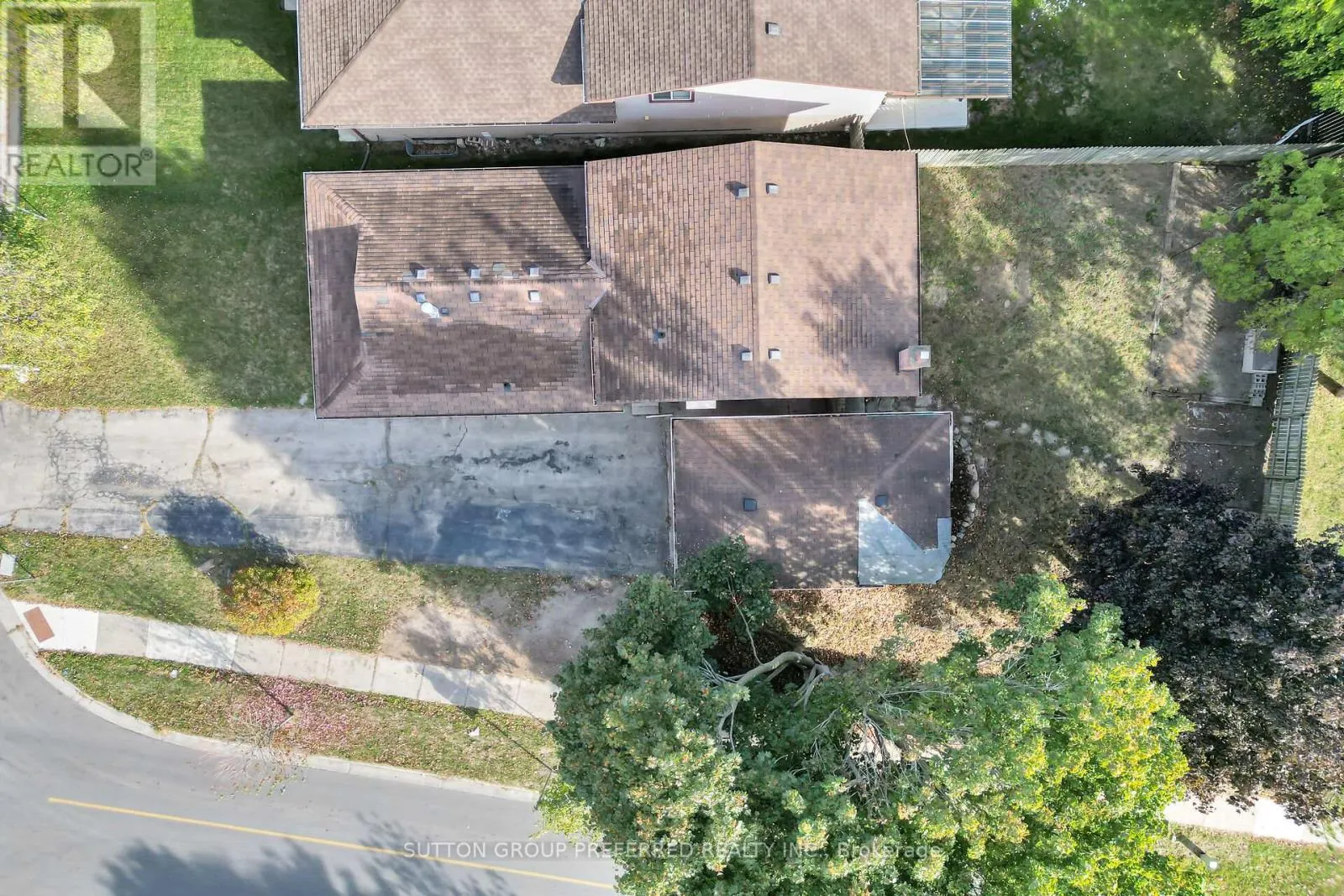 4 CORINTH COURT