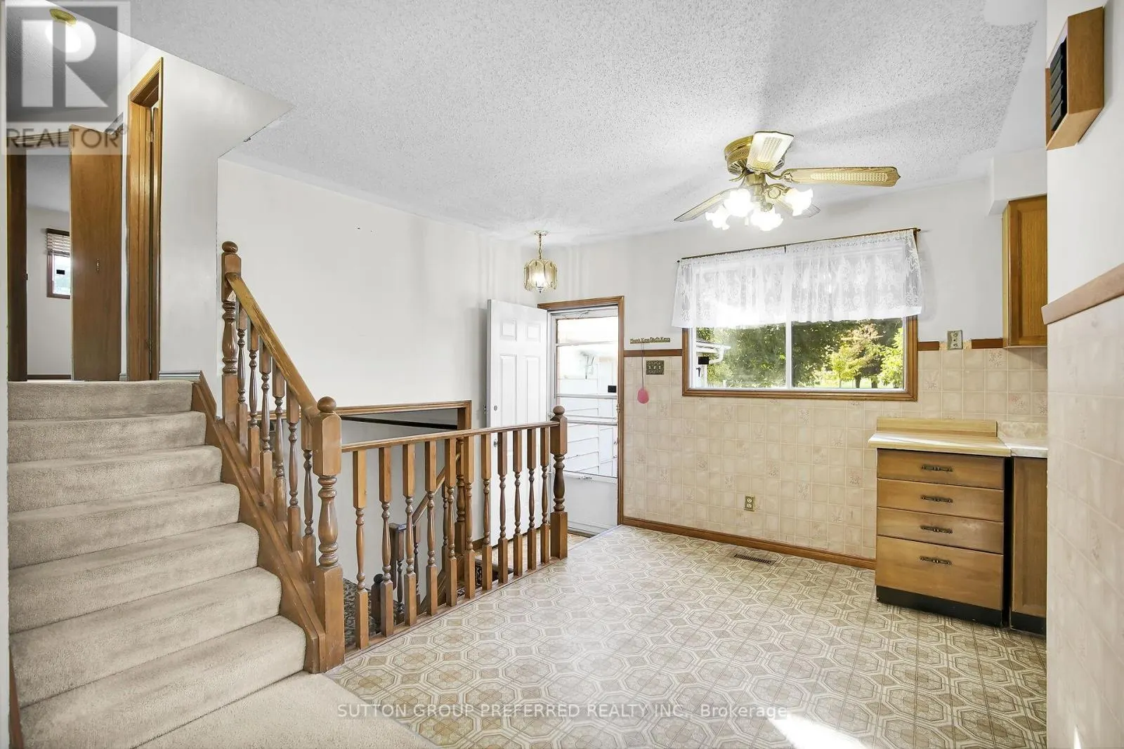 4 CORINTH COURT
