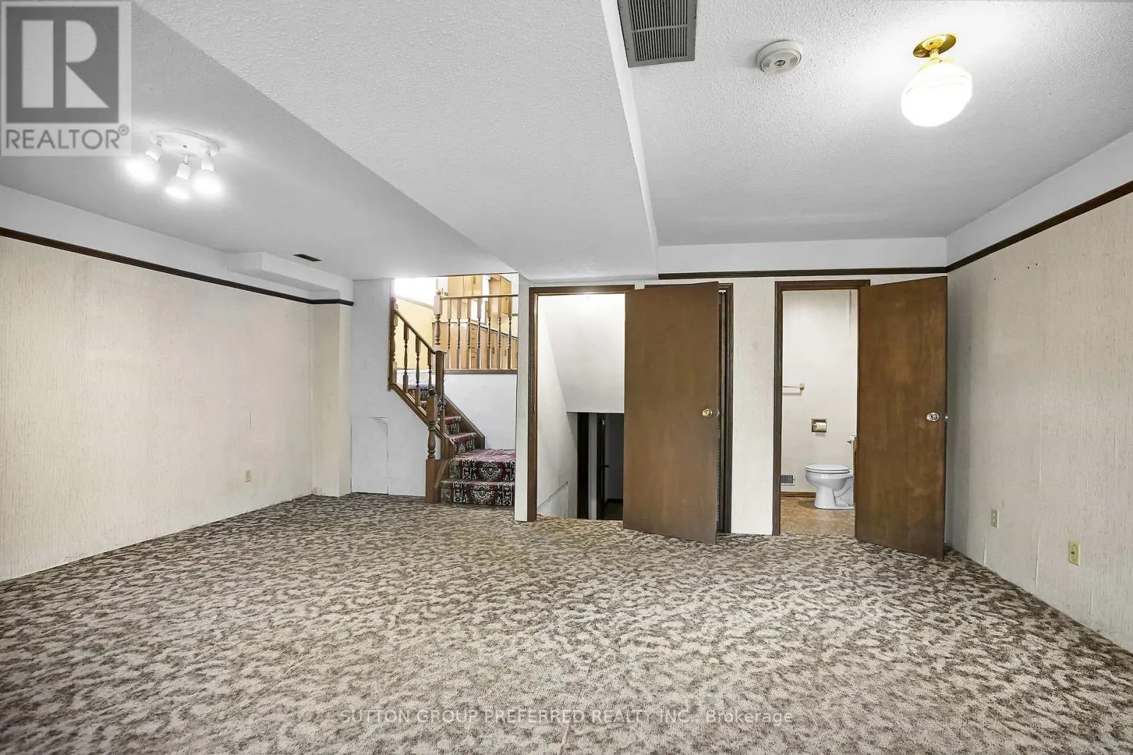 4 CORINTH COURT
