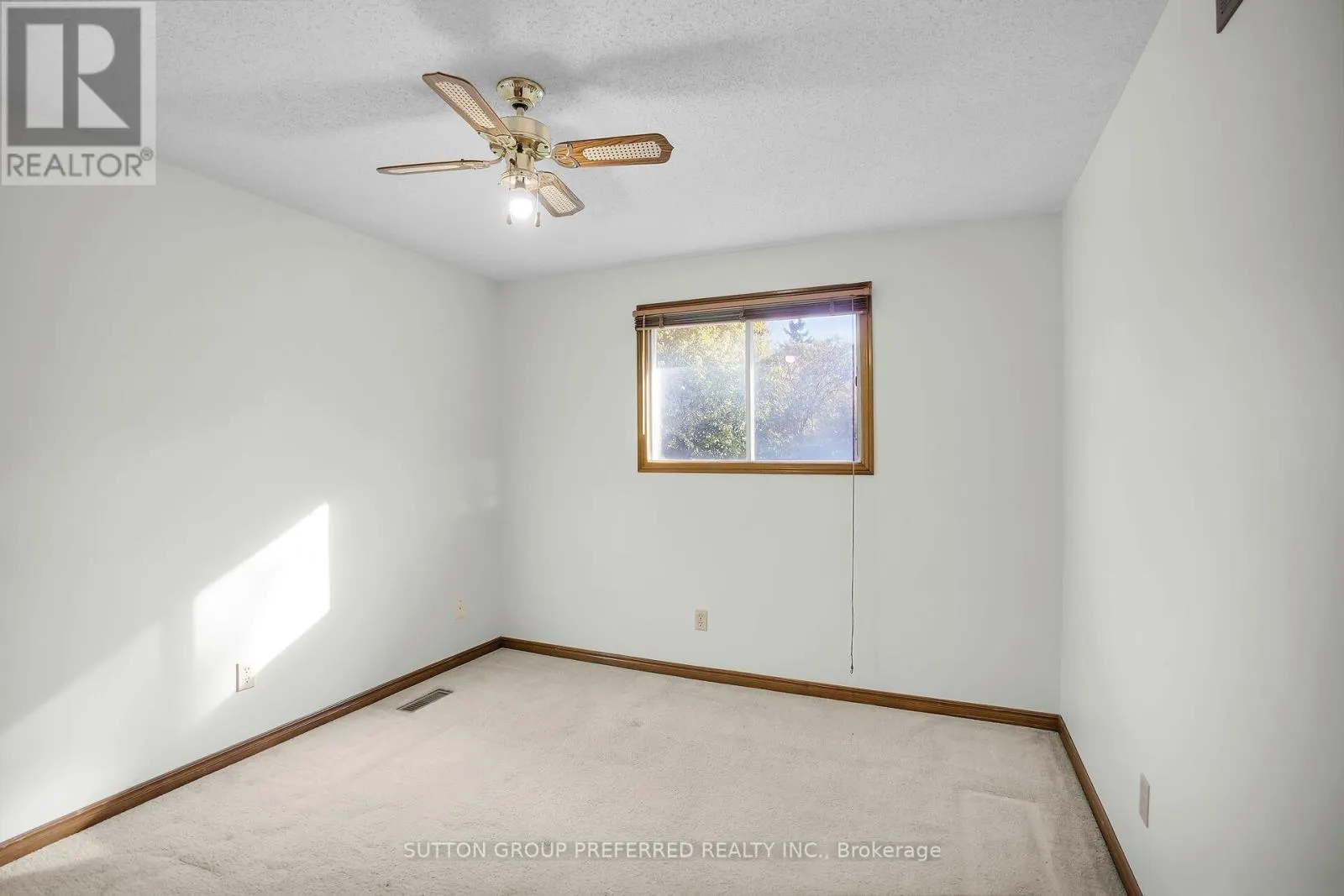 4 CORINTH COURT
