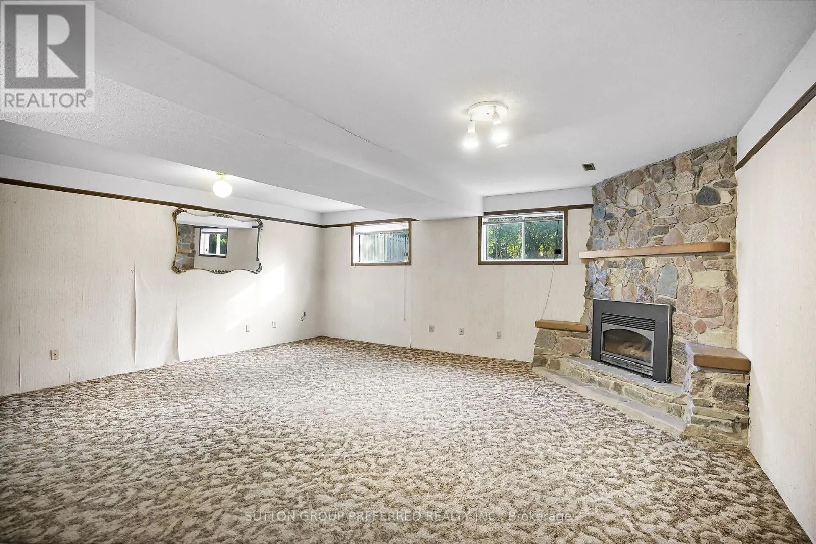4 CORINTH COURT