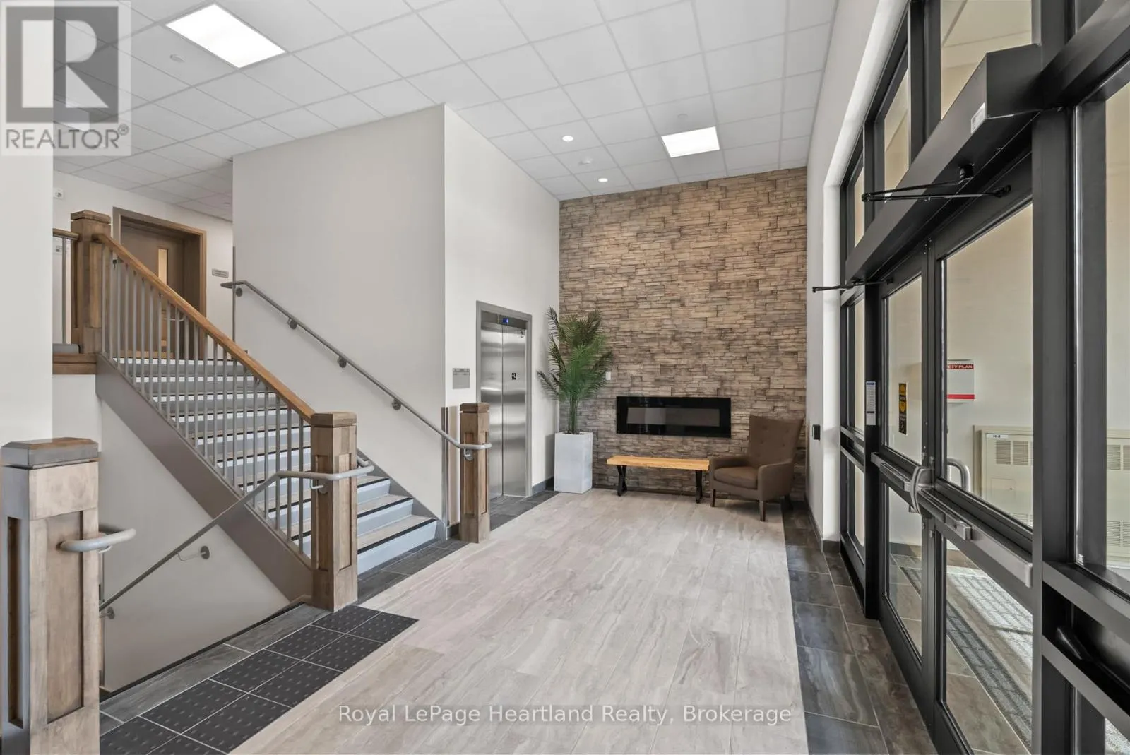 104 - 187 VICTORIA STREET W, #104