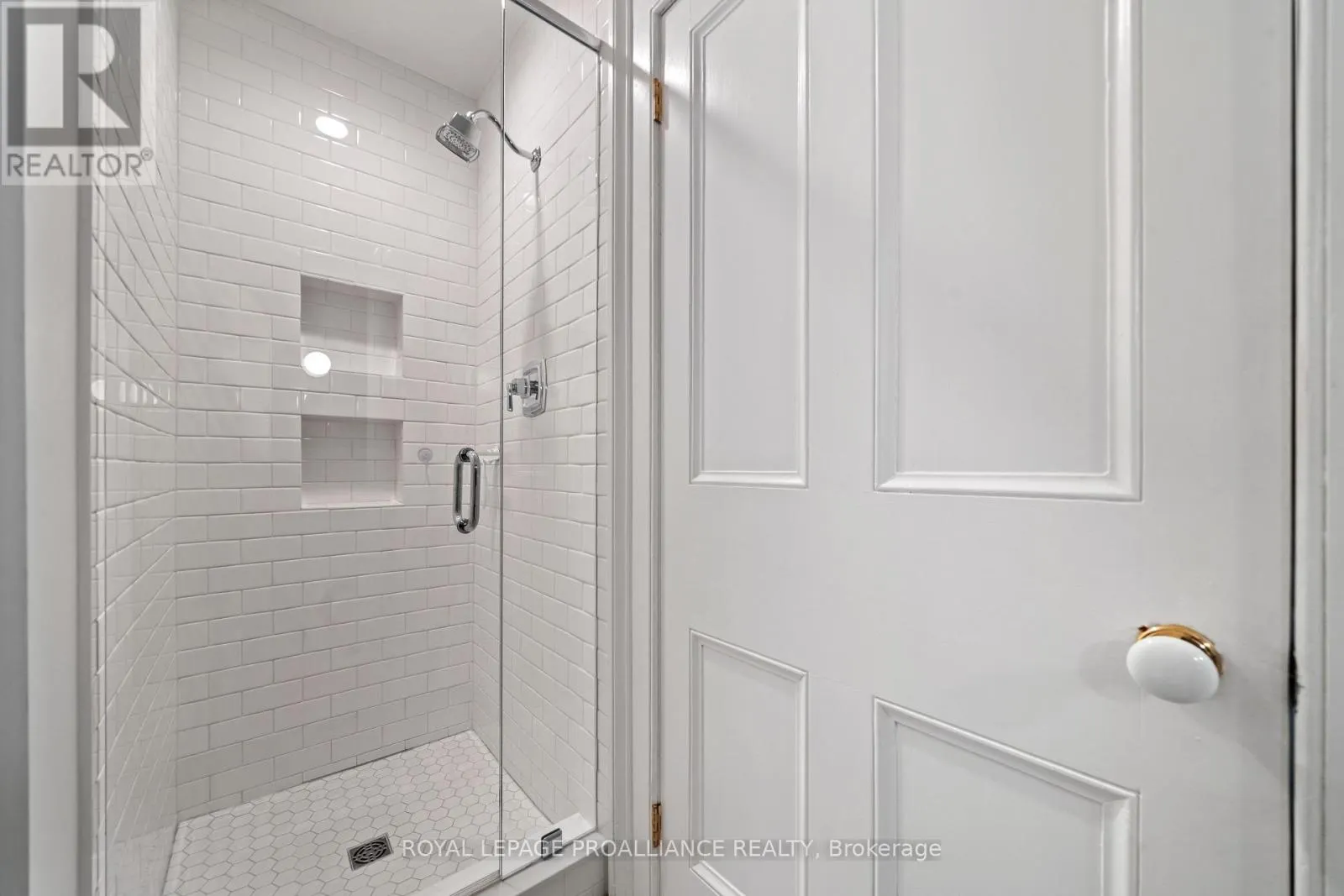 3 - 99 BRIDGE STREET E, #3