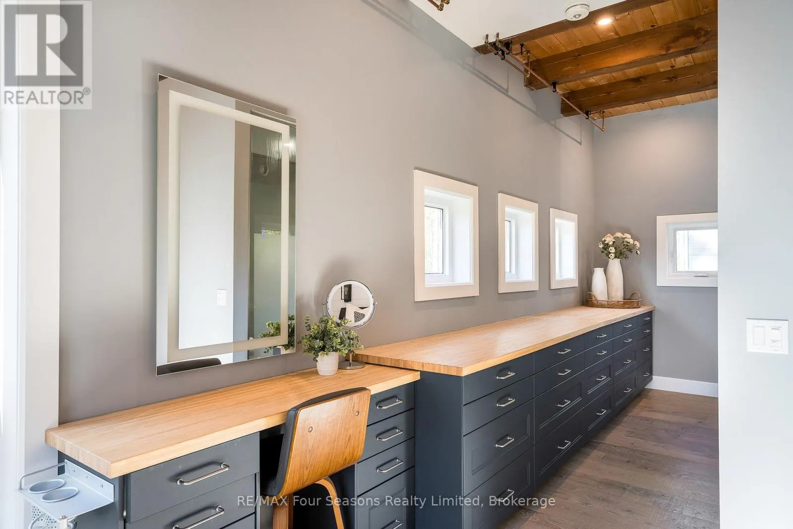 589108 GREY ROAD 19