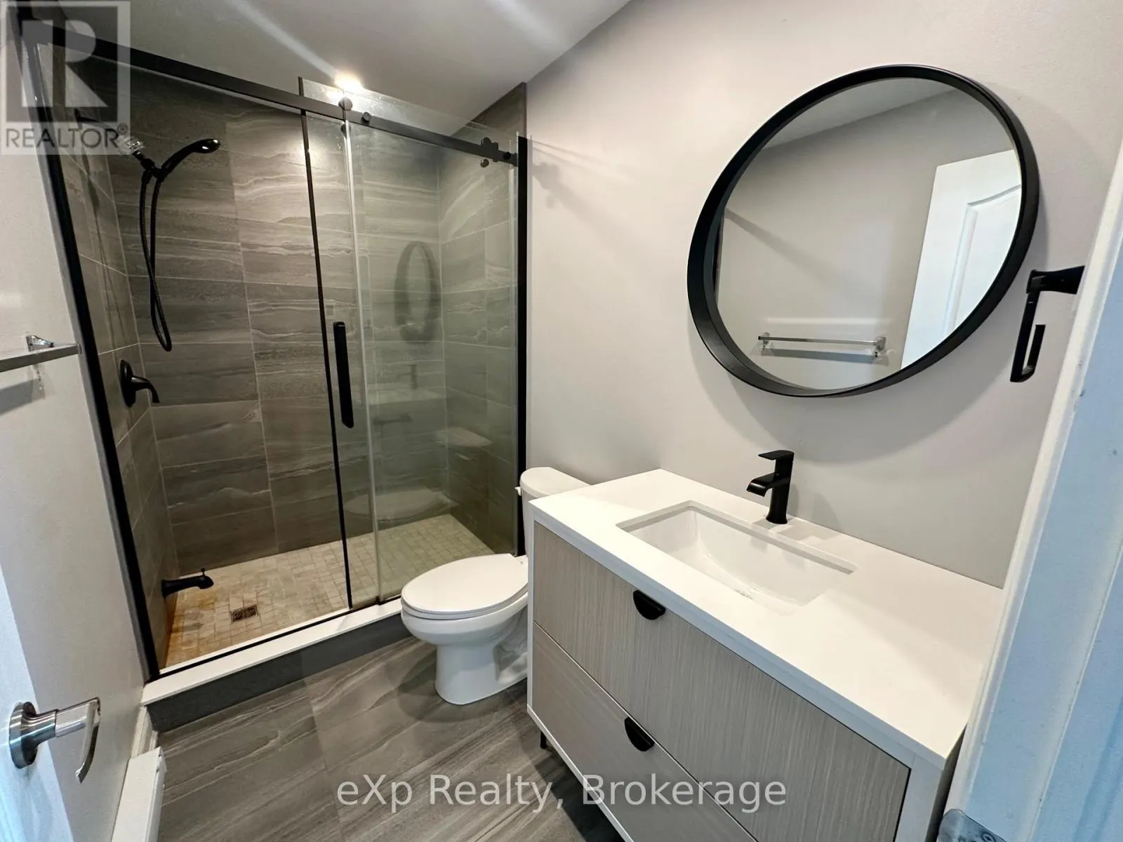 61 ROBERT ROAD W