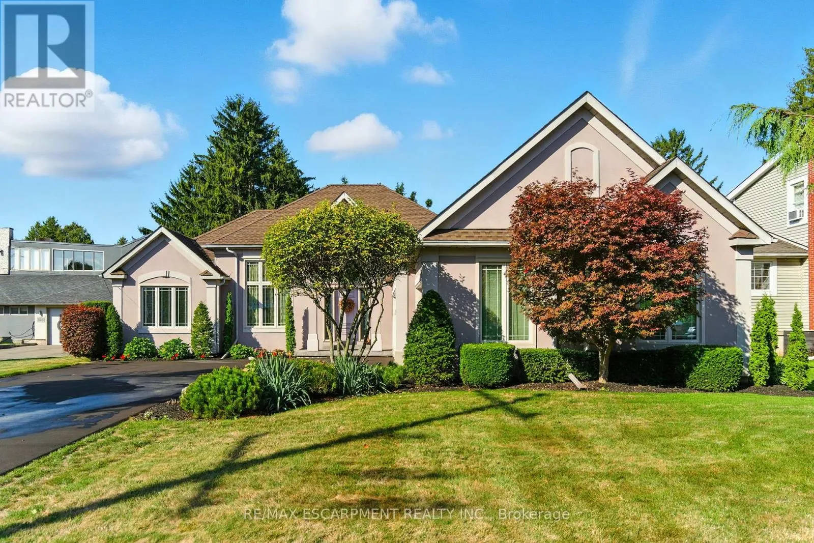320 FIDDLER'S GREEN ROAD
