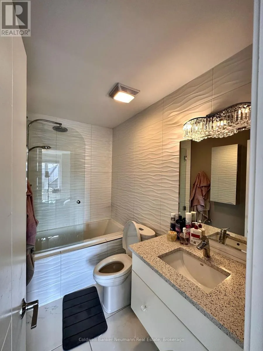 4 - 72 YORK ROAD, #4