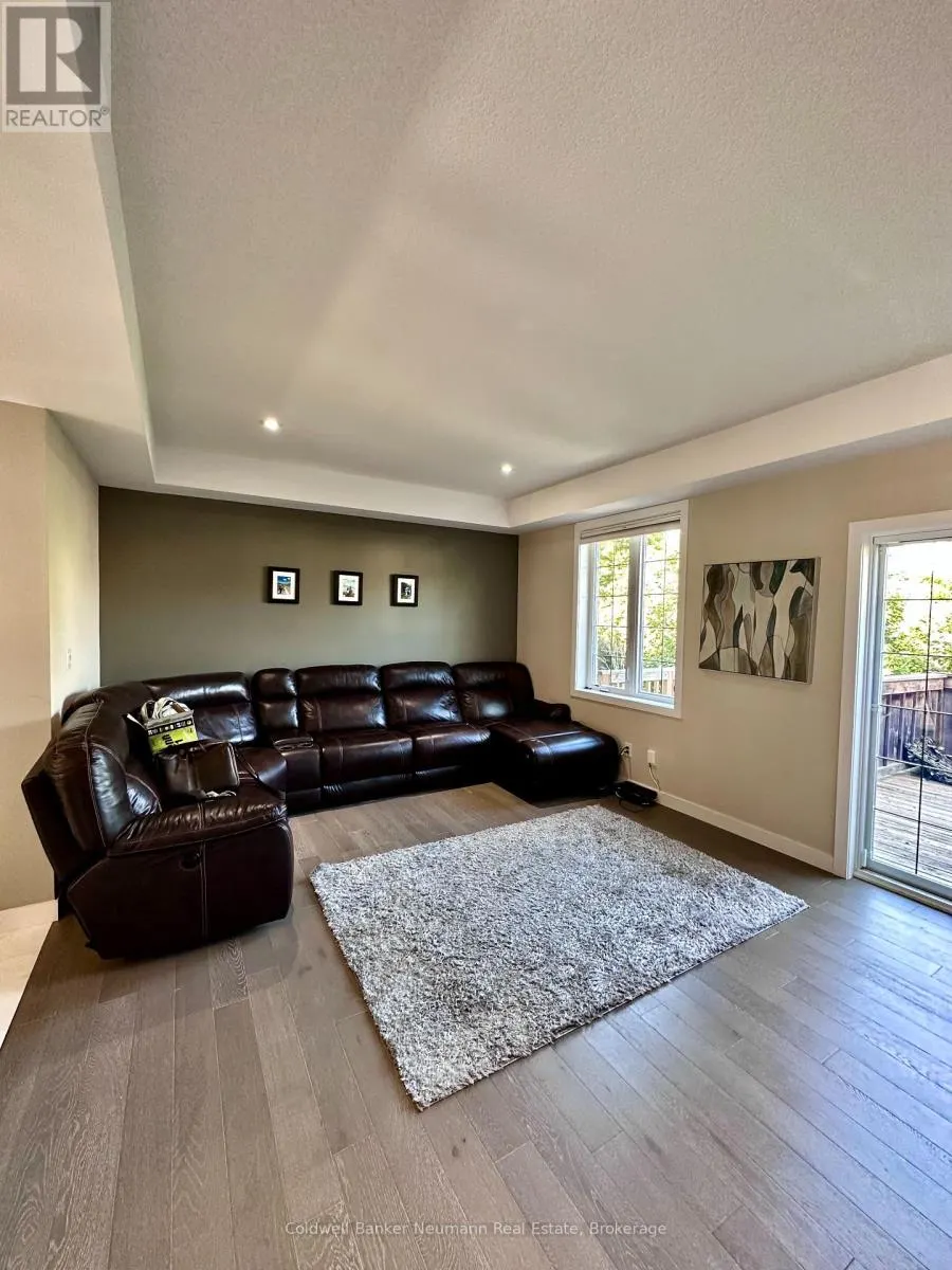 4 - 72 YORK ROAD, #4
