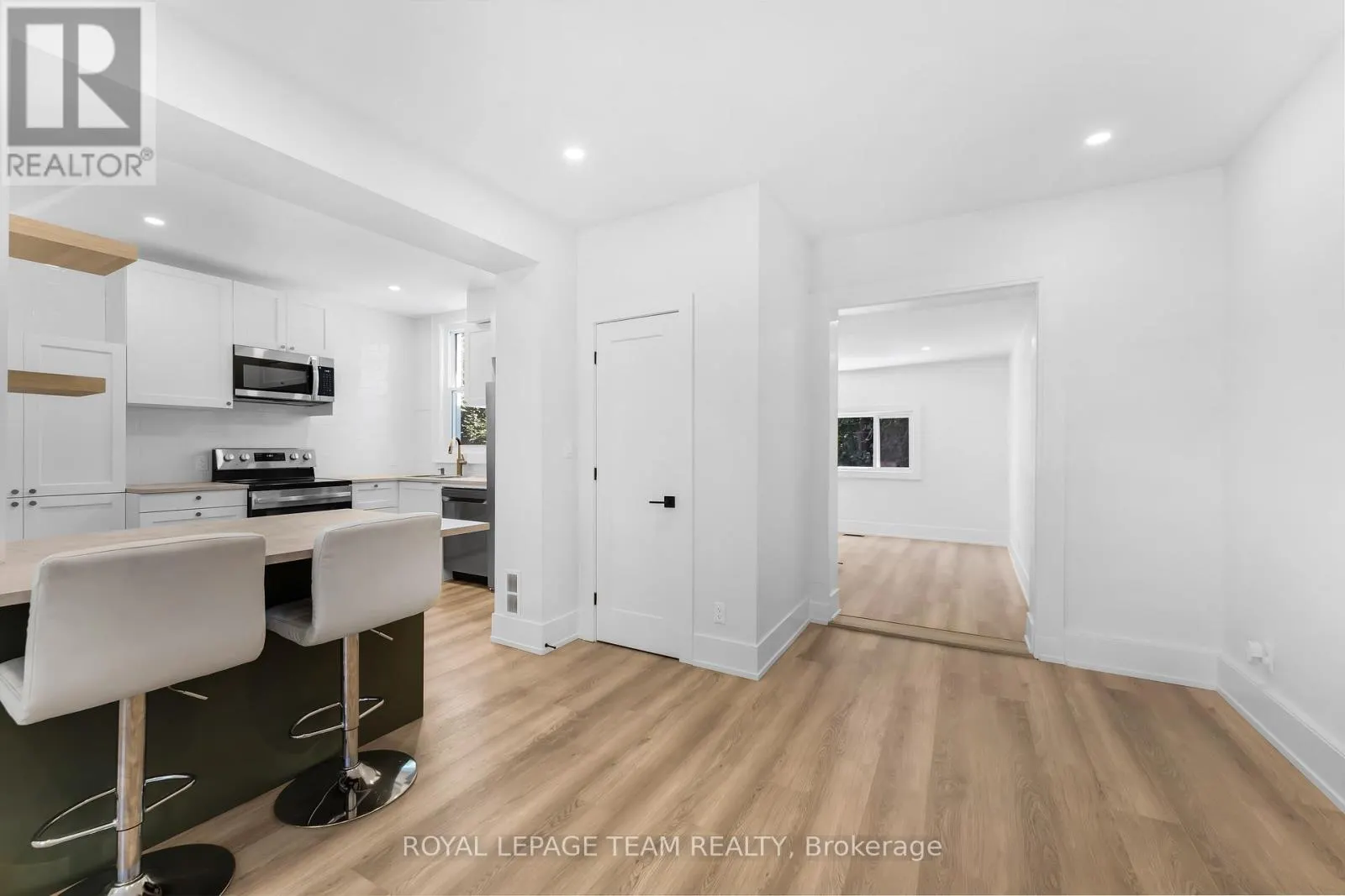 5 GILCHRIST AVENUE