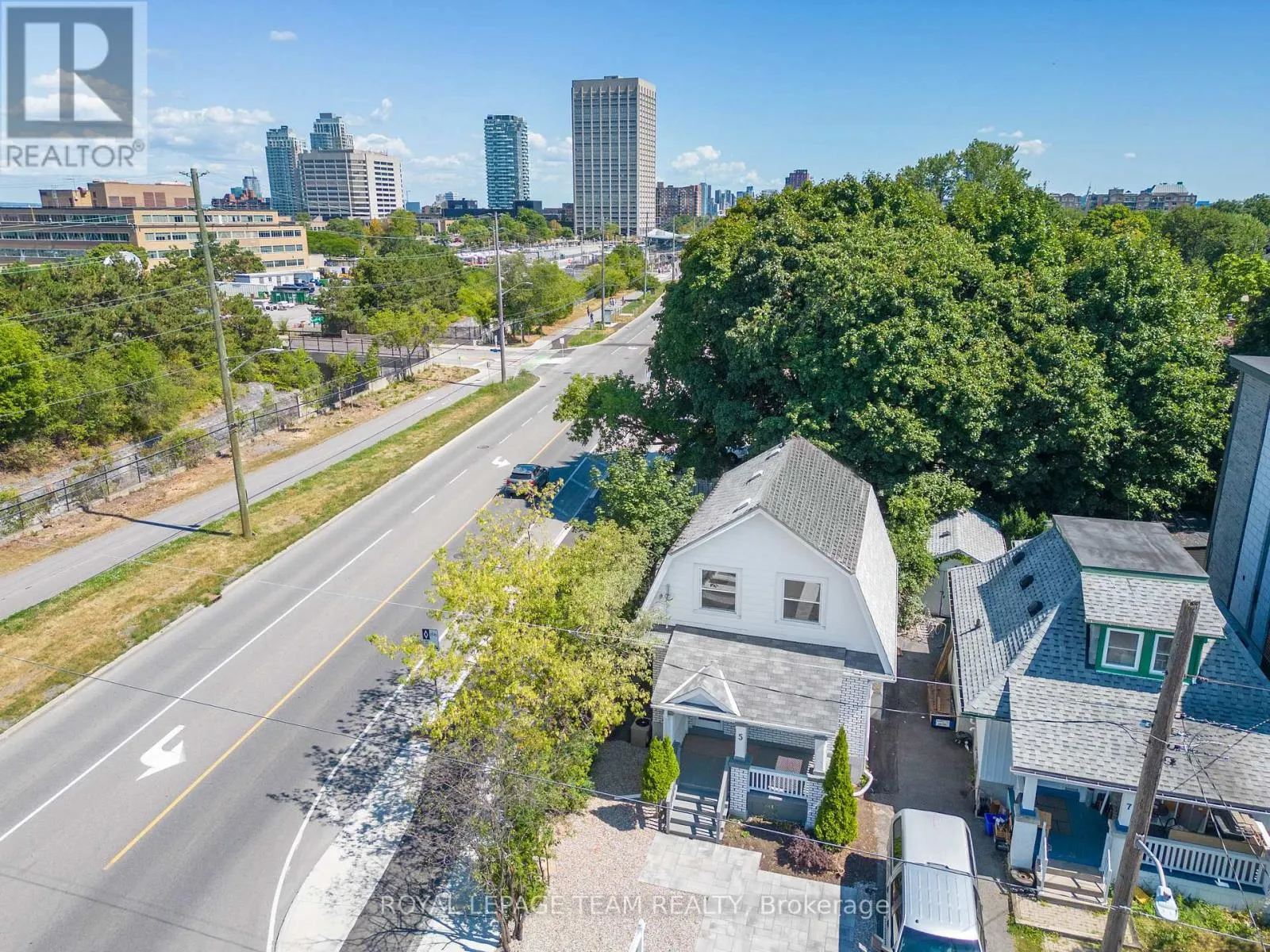 5 GILCHRIST AVENUE