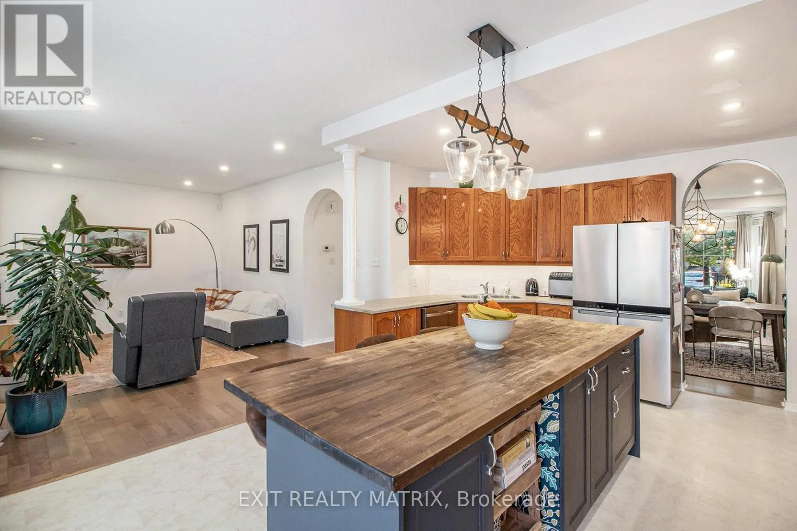 2205 BLUE WILLOW CRESCENT