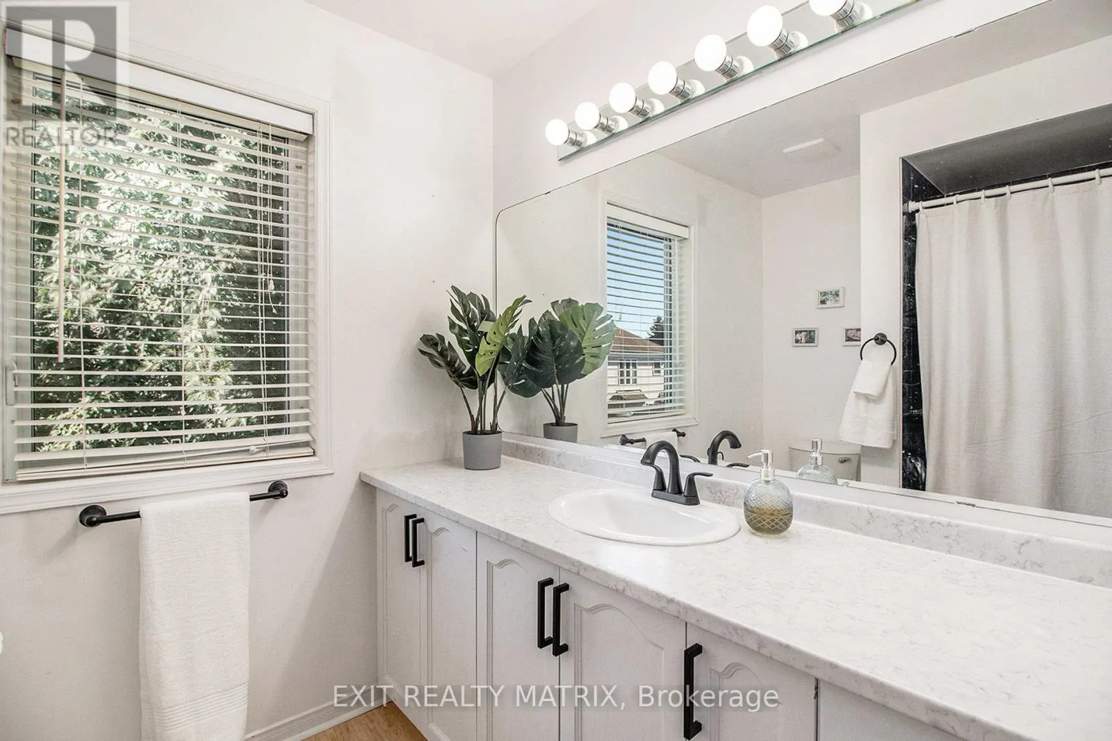 2205 BLUE WILLOW CRESCENT