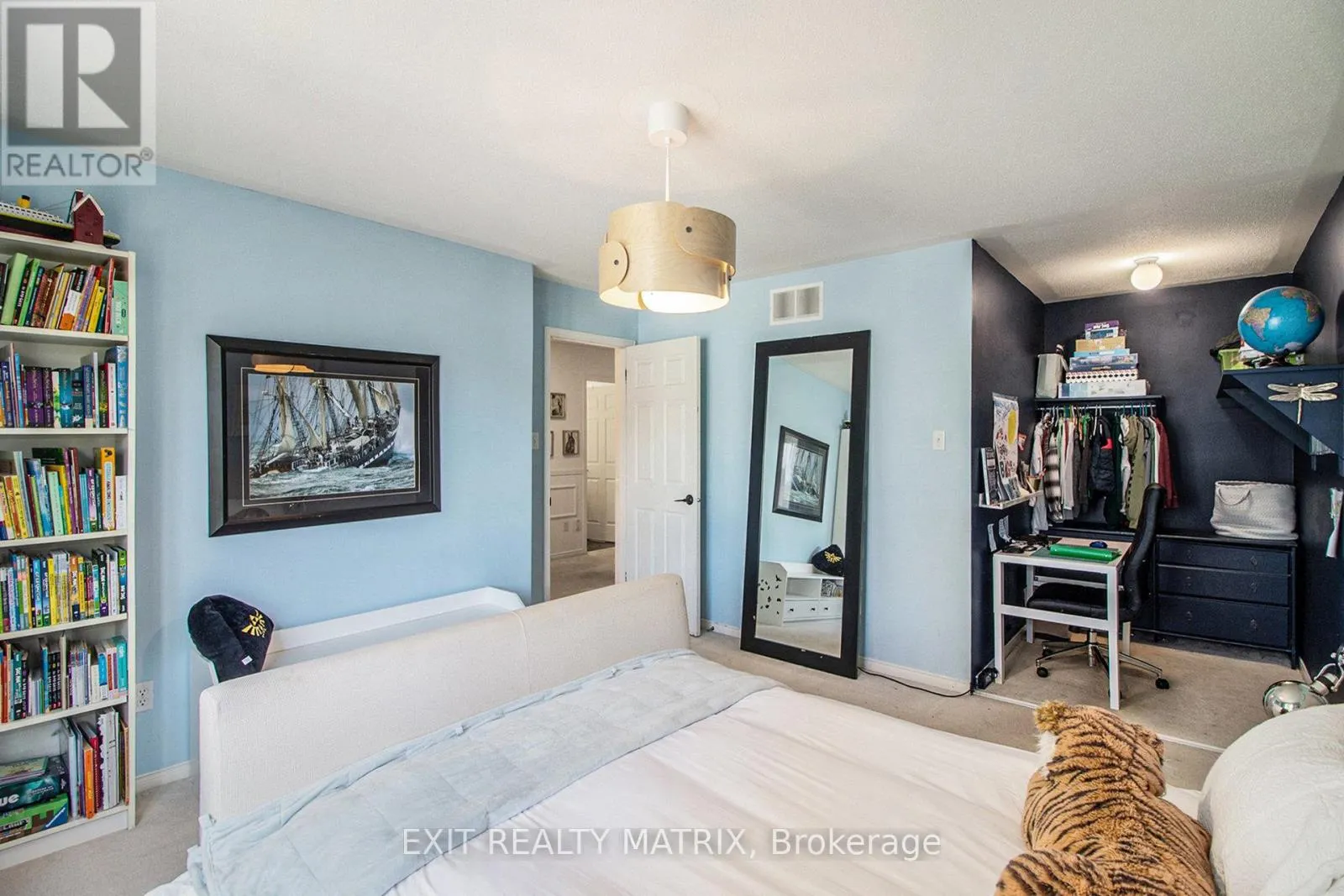 2205 BLUE WILLOW CRESCENT