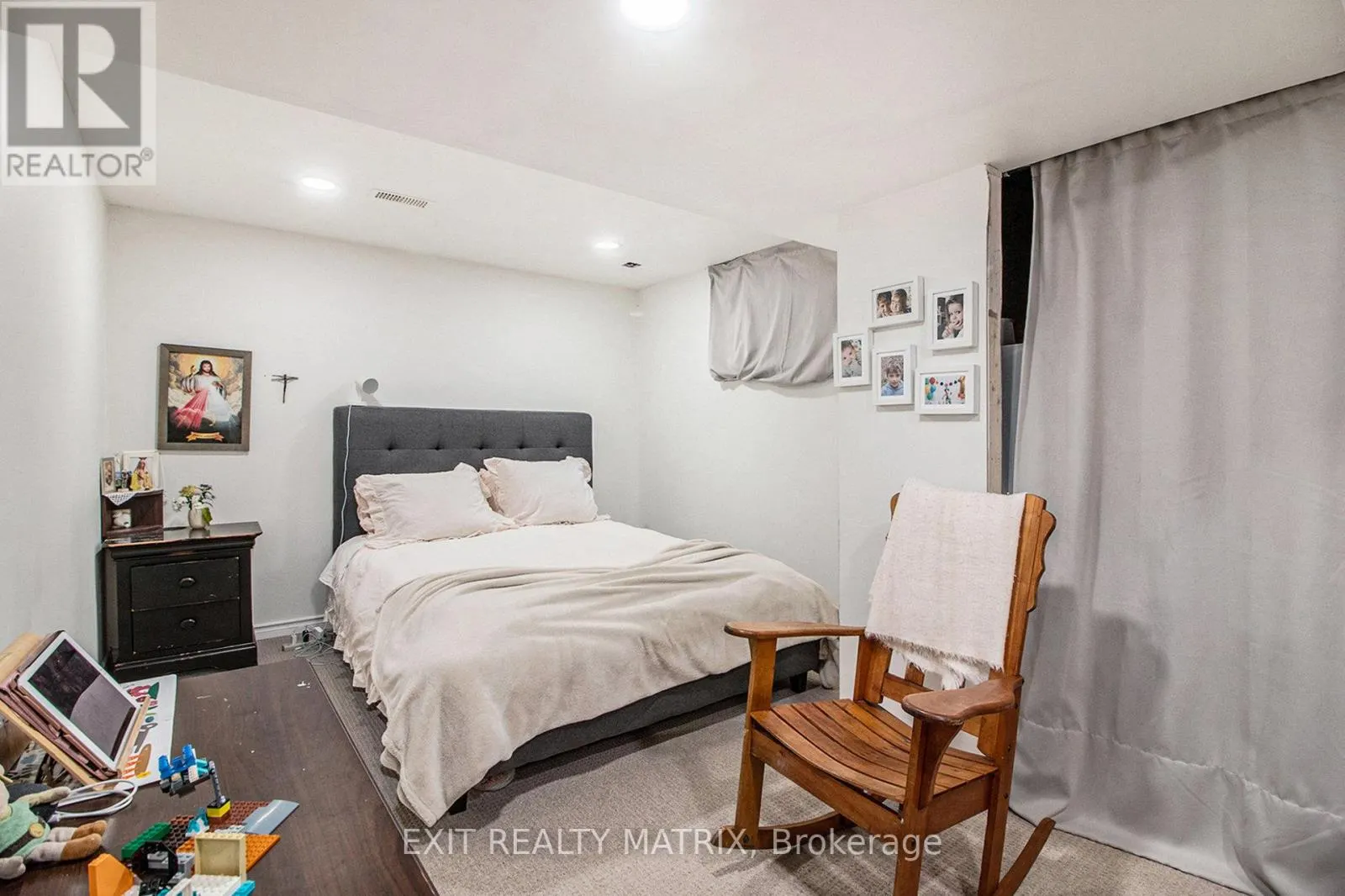 2205 BLUE WILLOW CRESCENT