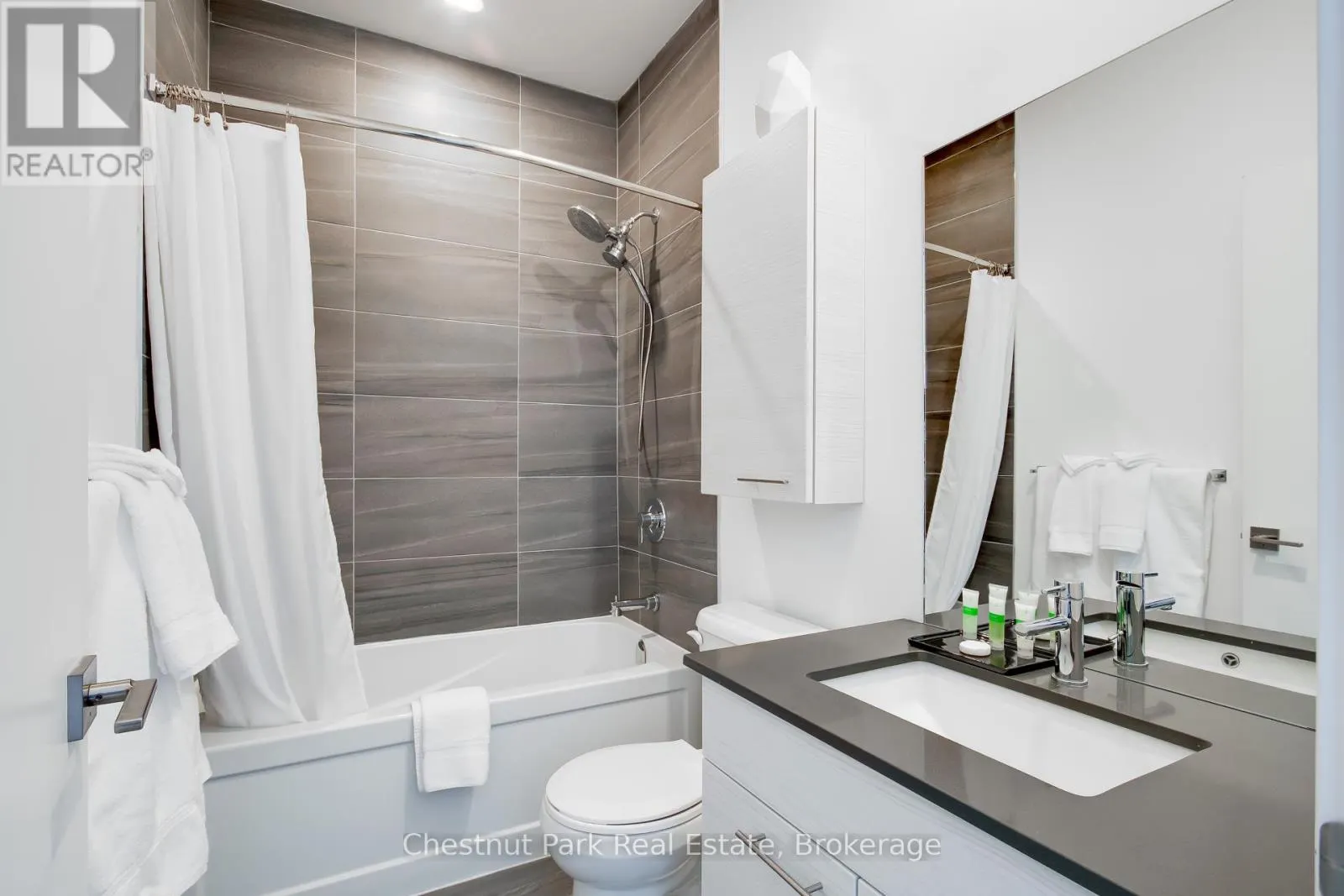404 - 120 CARRICK TRAIL, #404