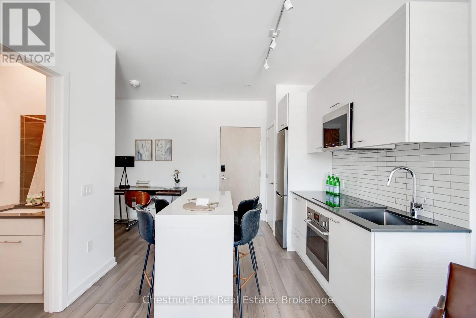 404 - 120 CARRICK TRAIL, #404