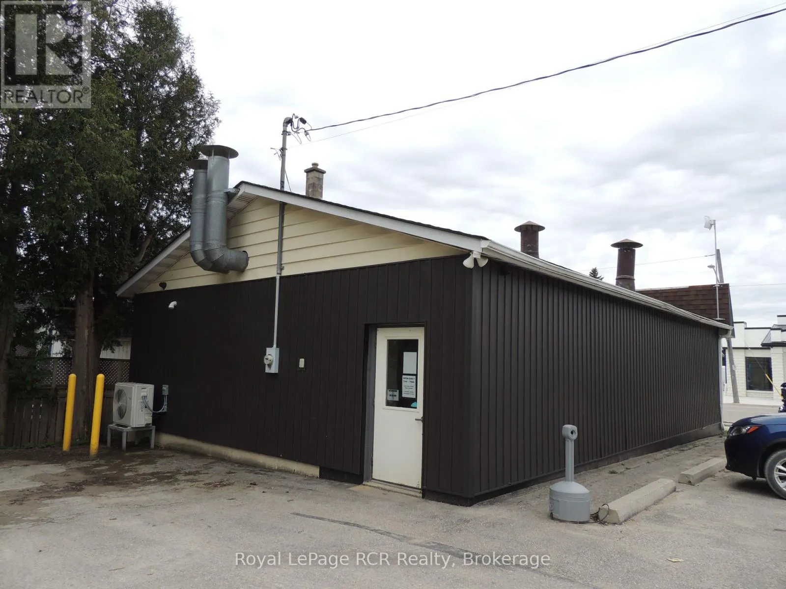 203 GARAFRAXA STREET S