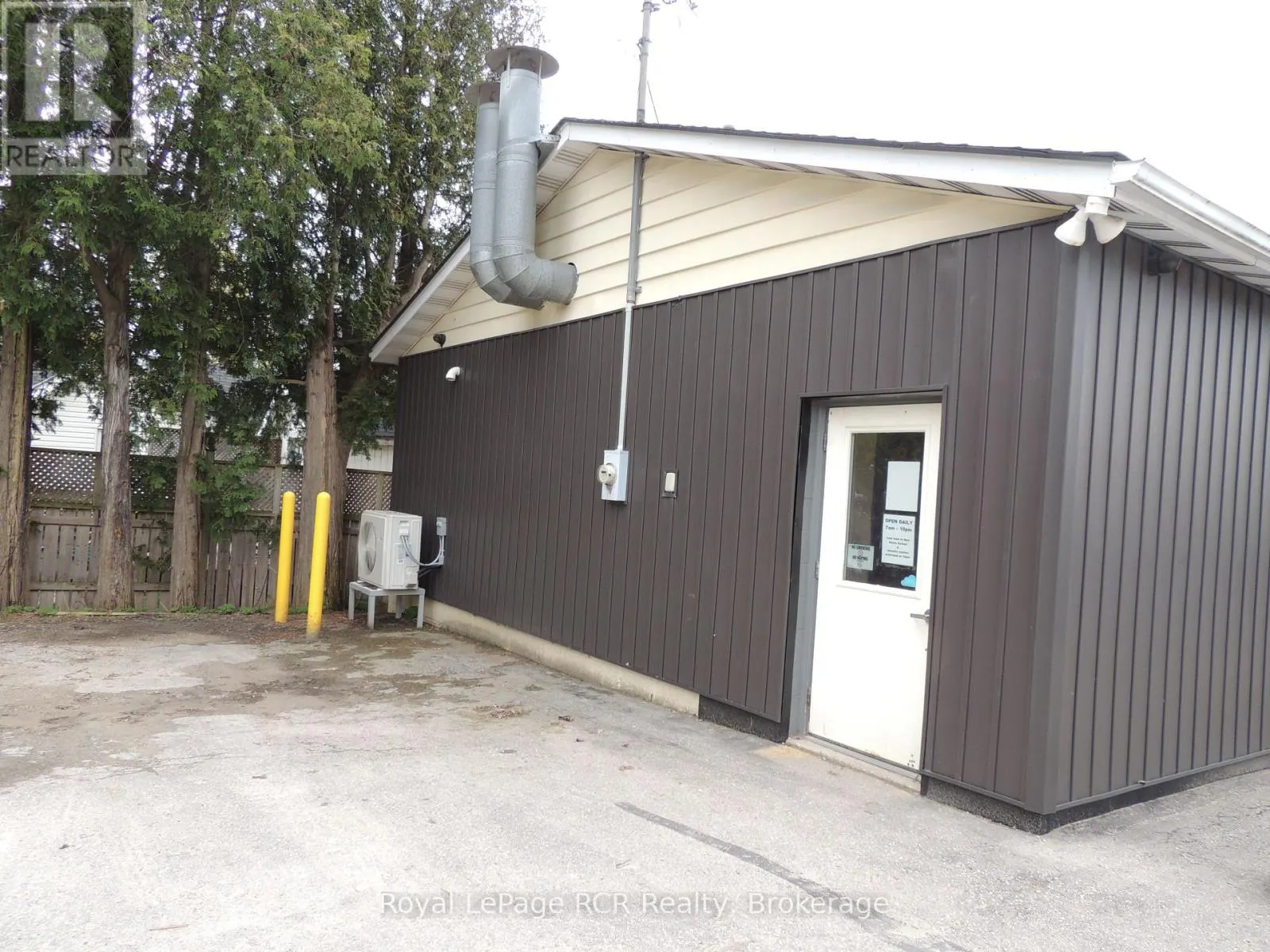 203 GARAFRAXA STREET S