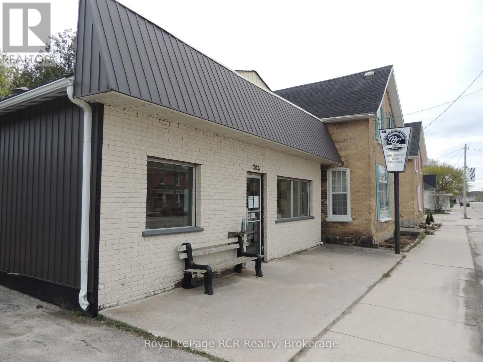 203 GARAFRAXA STREET S