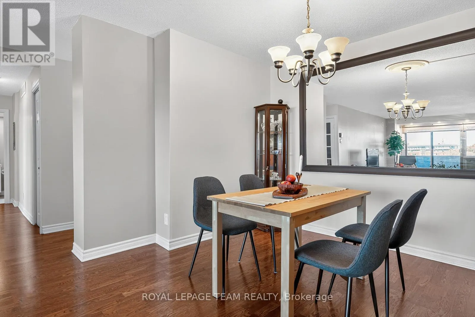 702 - 40 LANDRY STREET