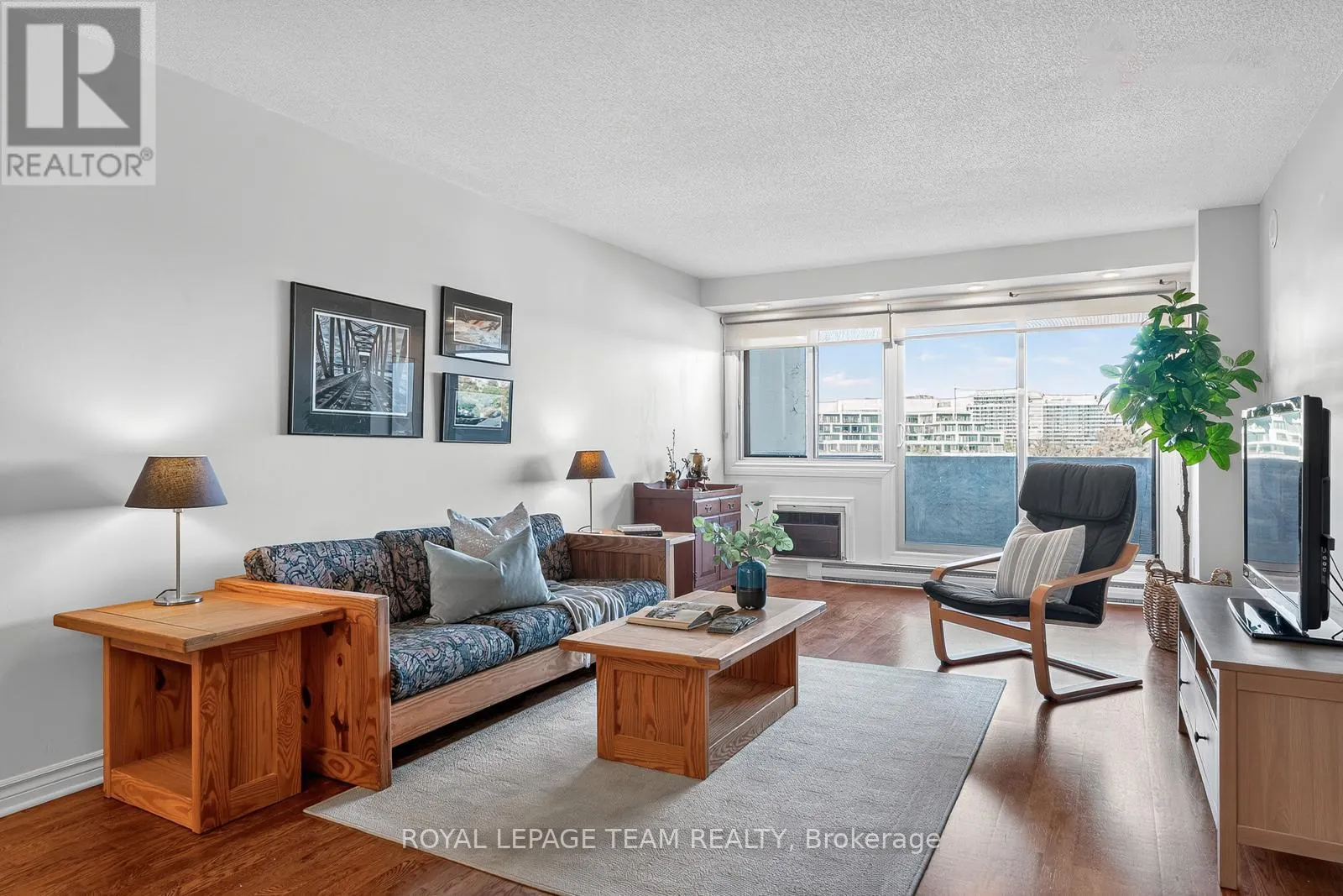 702 - 40 LANDRY STREET