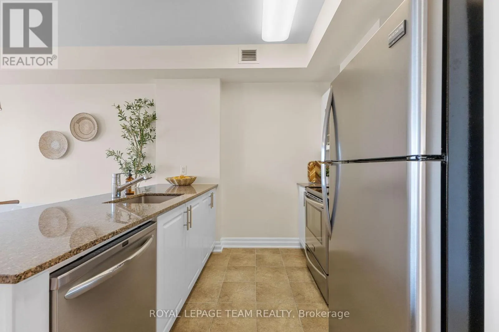 306 - 90 LANDRY STREET