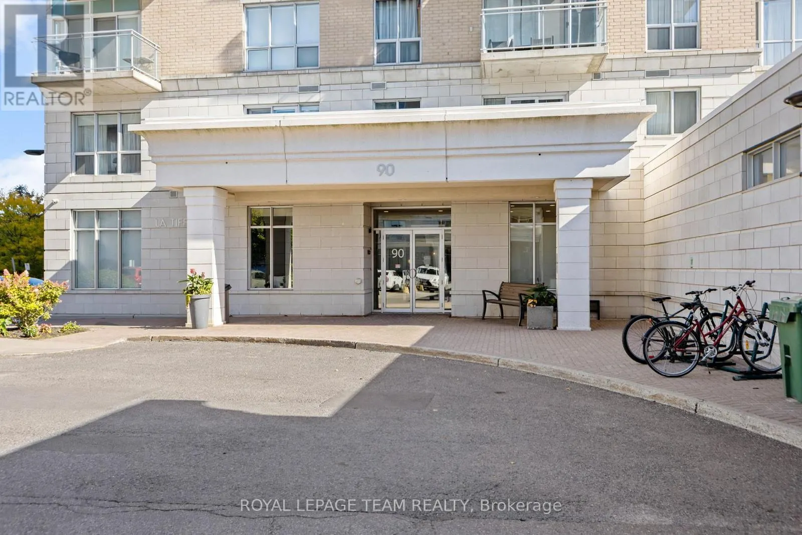 306 - 90 LANDRY STREET