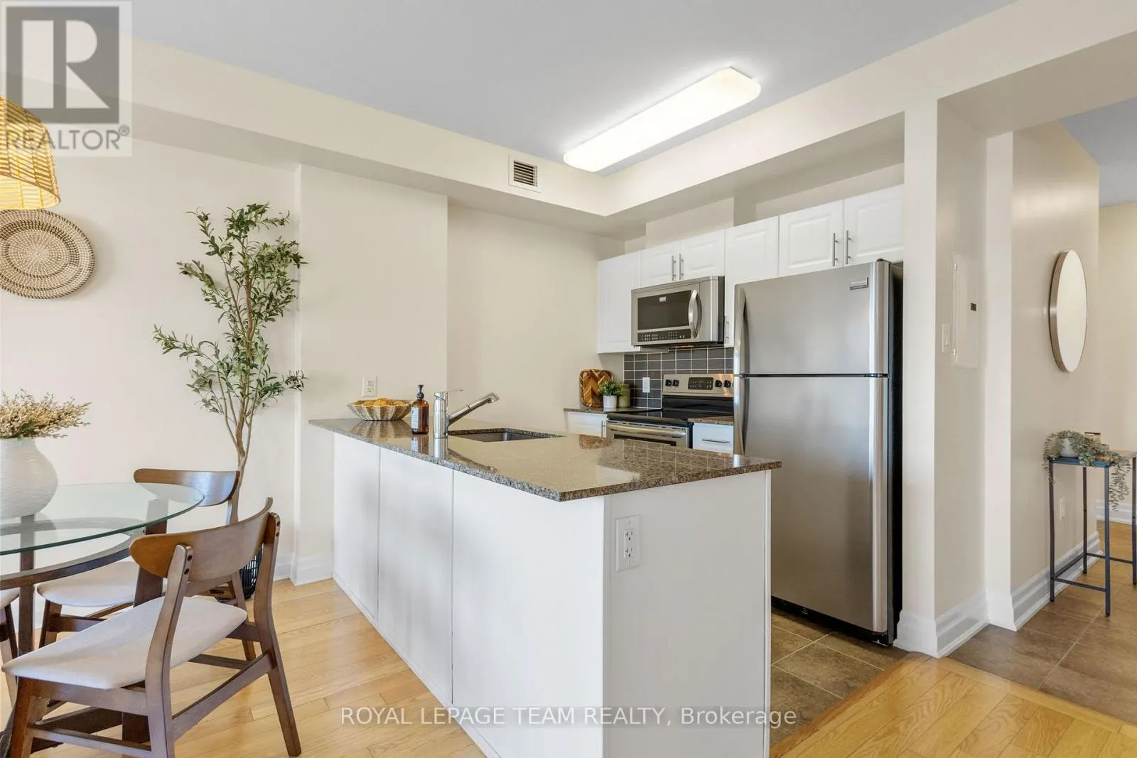 306 - 90 LANDRY STREET