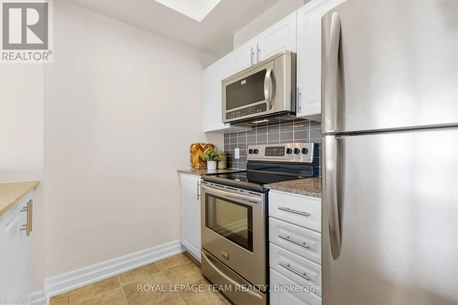 306 - 90 LANDRY STREET