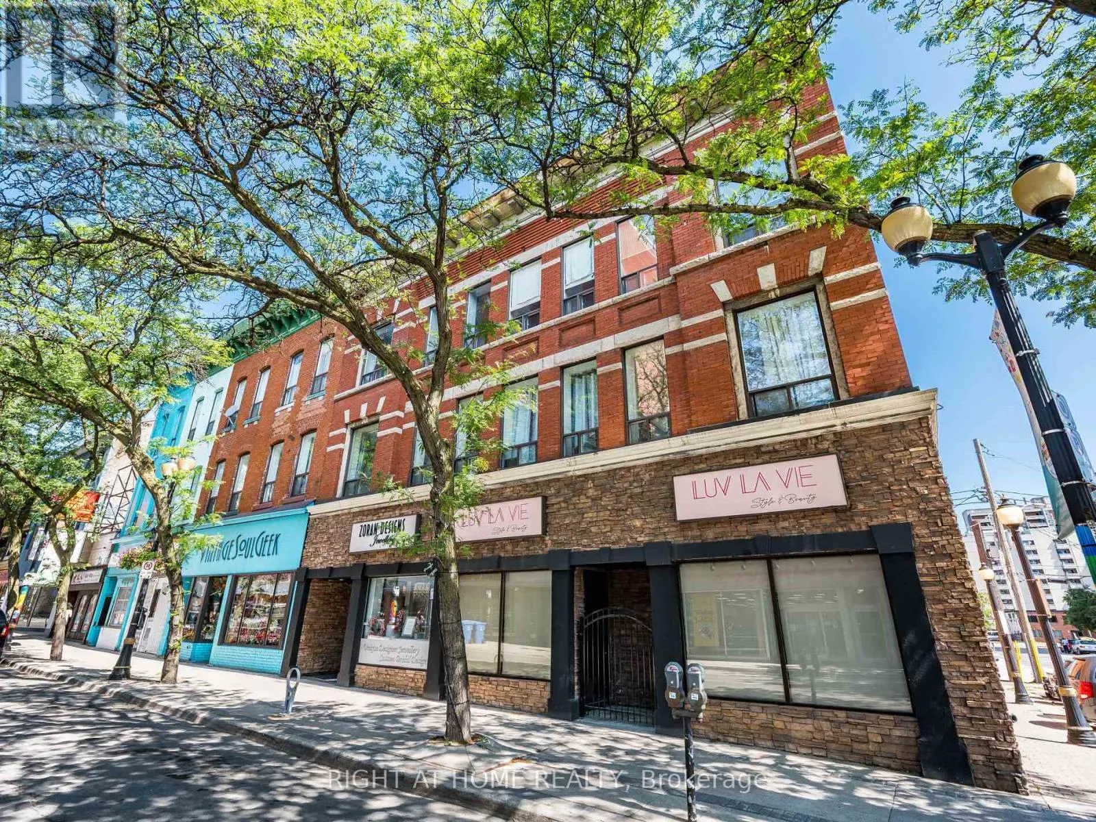 302 - 283 KING STREET E