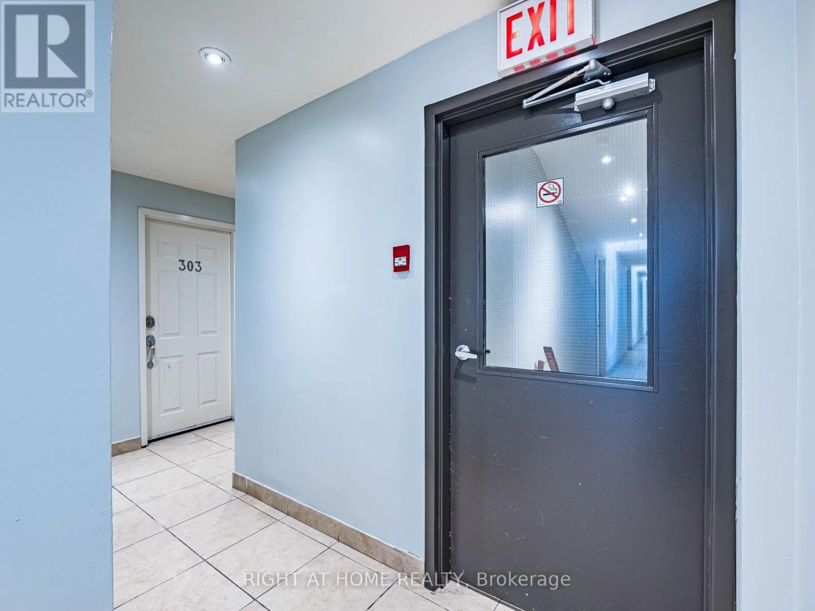 302 - 283 KING STREET E
