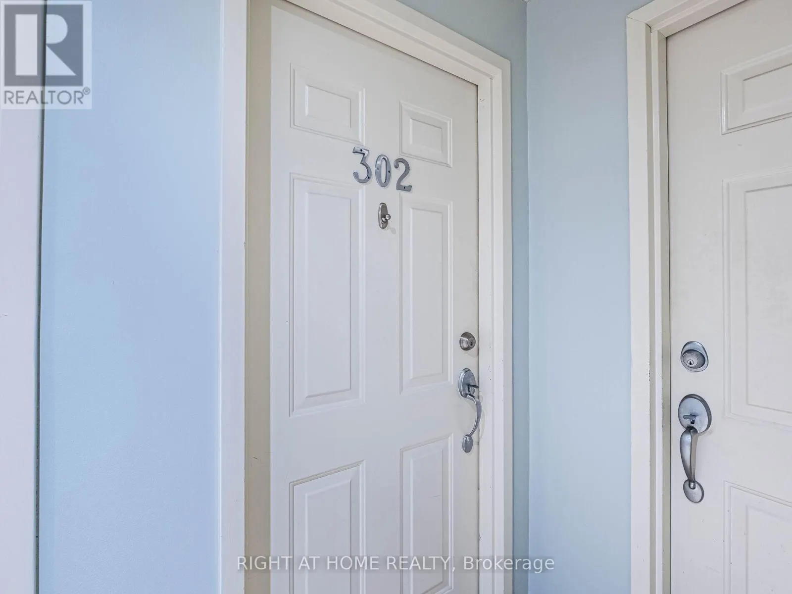 302 - 283 KING STREET E