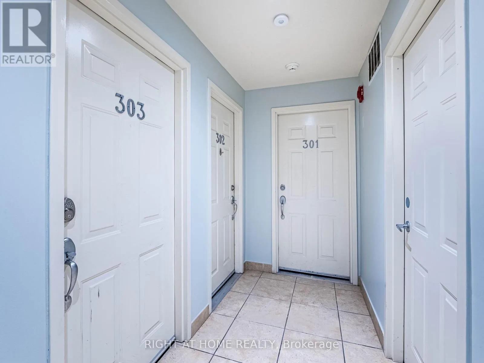 302 - 283 KING STREET E