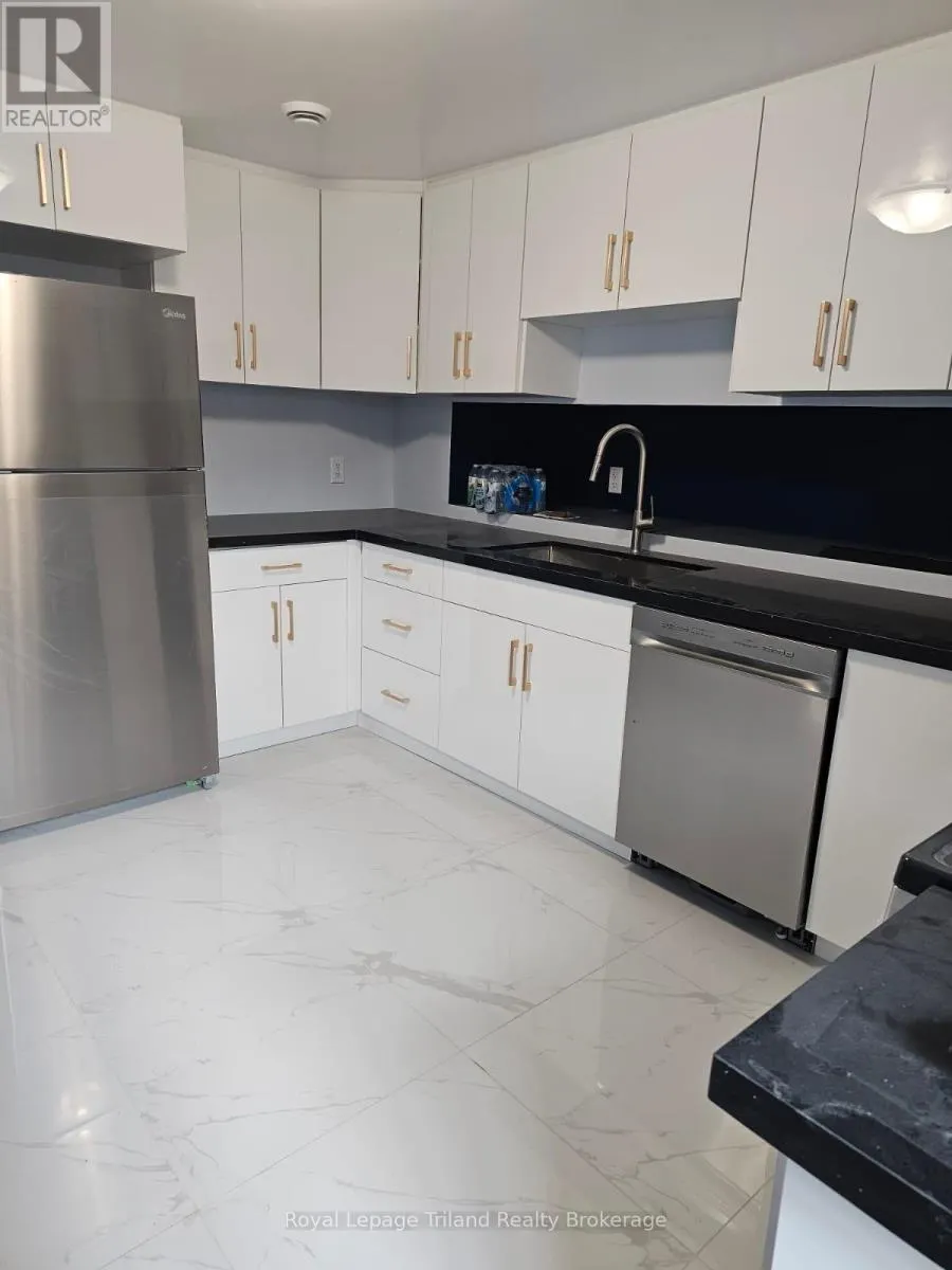 4 - 565 PEEL STREET, #4