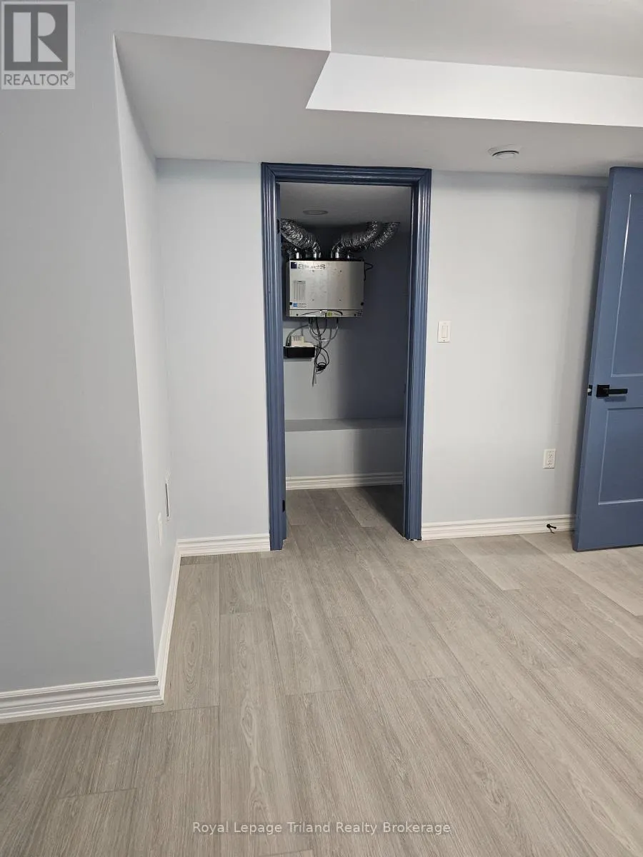 4 - 565 PEEL STREET, #4